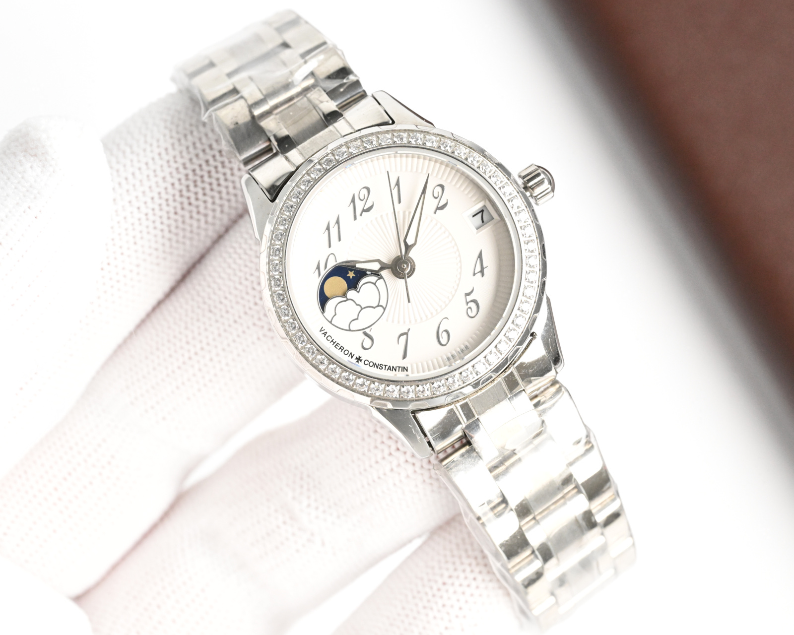 Vacheron Constantin's Lady Jewelry Collection, fashionable women's watch with a pearl mother-of-pearl dial.