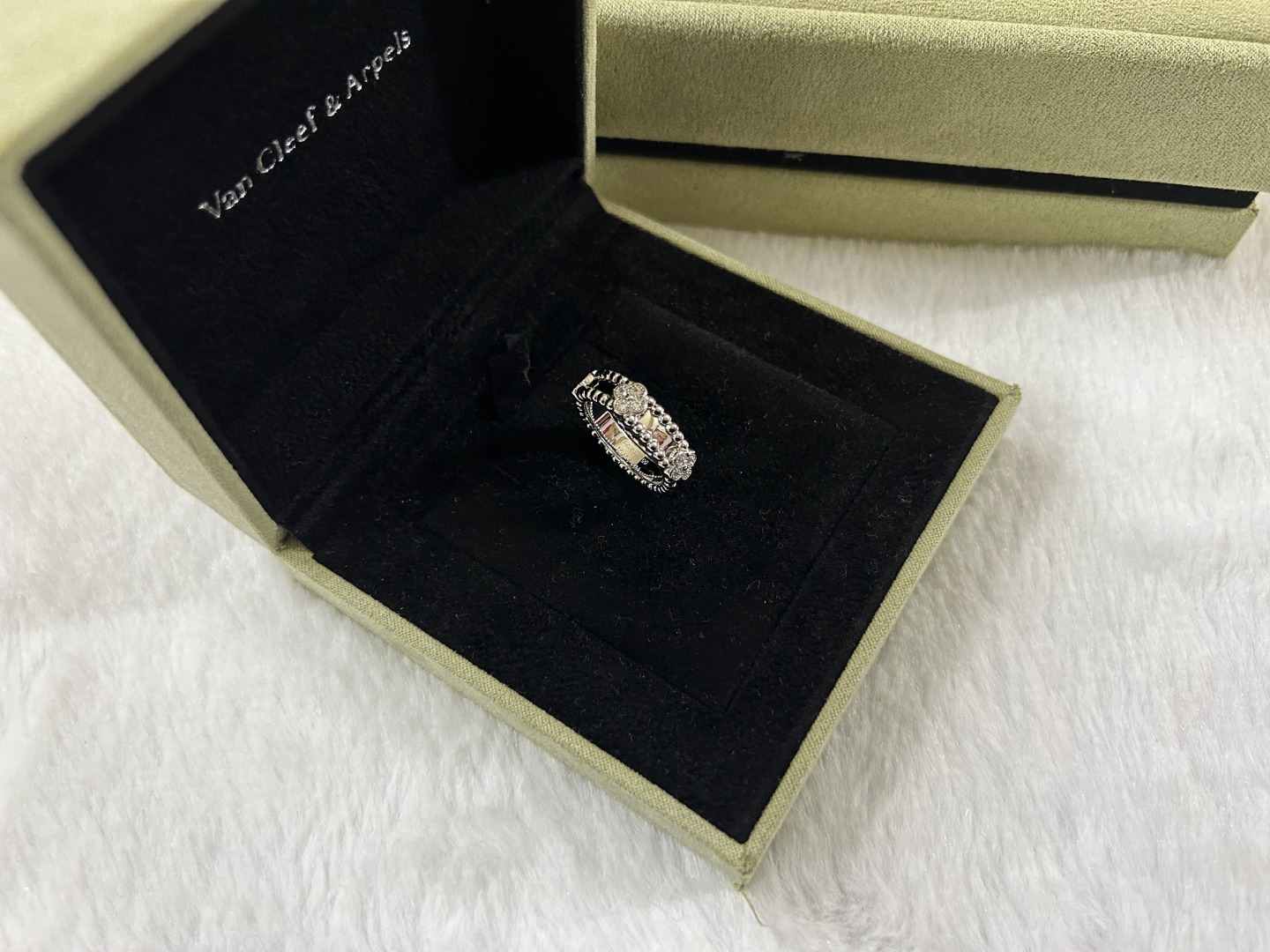 Van Cleef & Arpels Kaleidoscope Diamond Ring