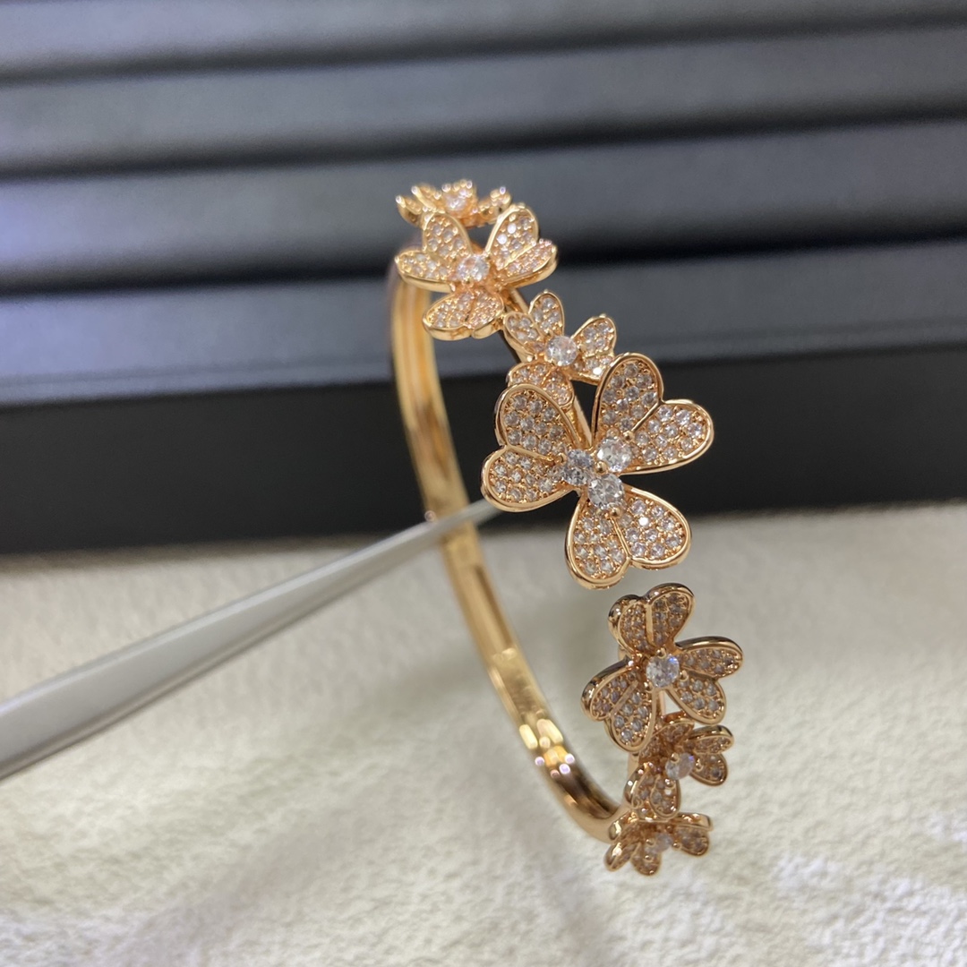 Van Cleef & Arpels Alhambra Multi-Flower Bangle