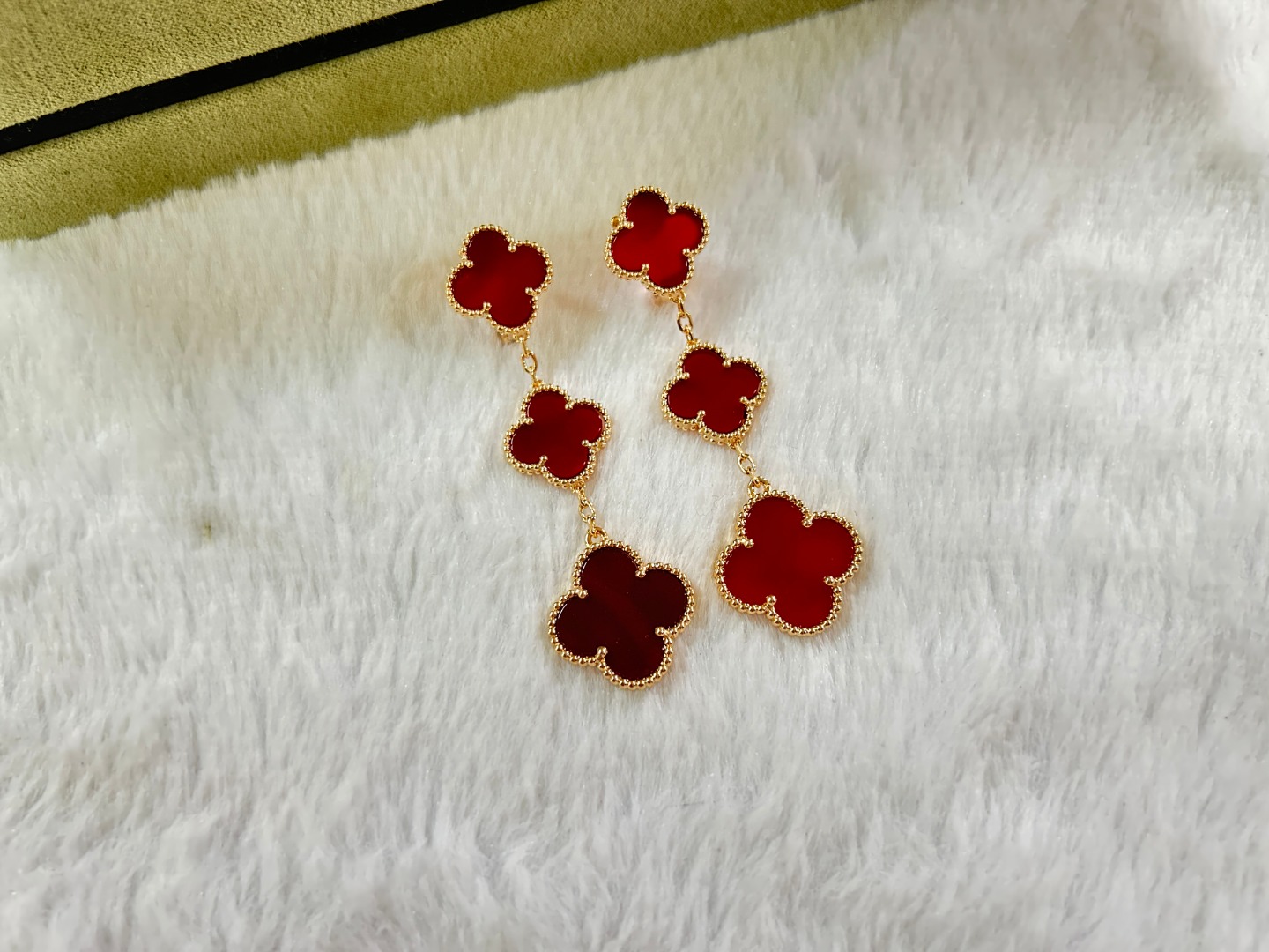 Van Cleef & Arpels red agate four-leaf clover earrings
