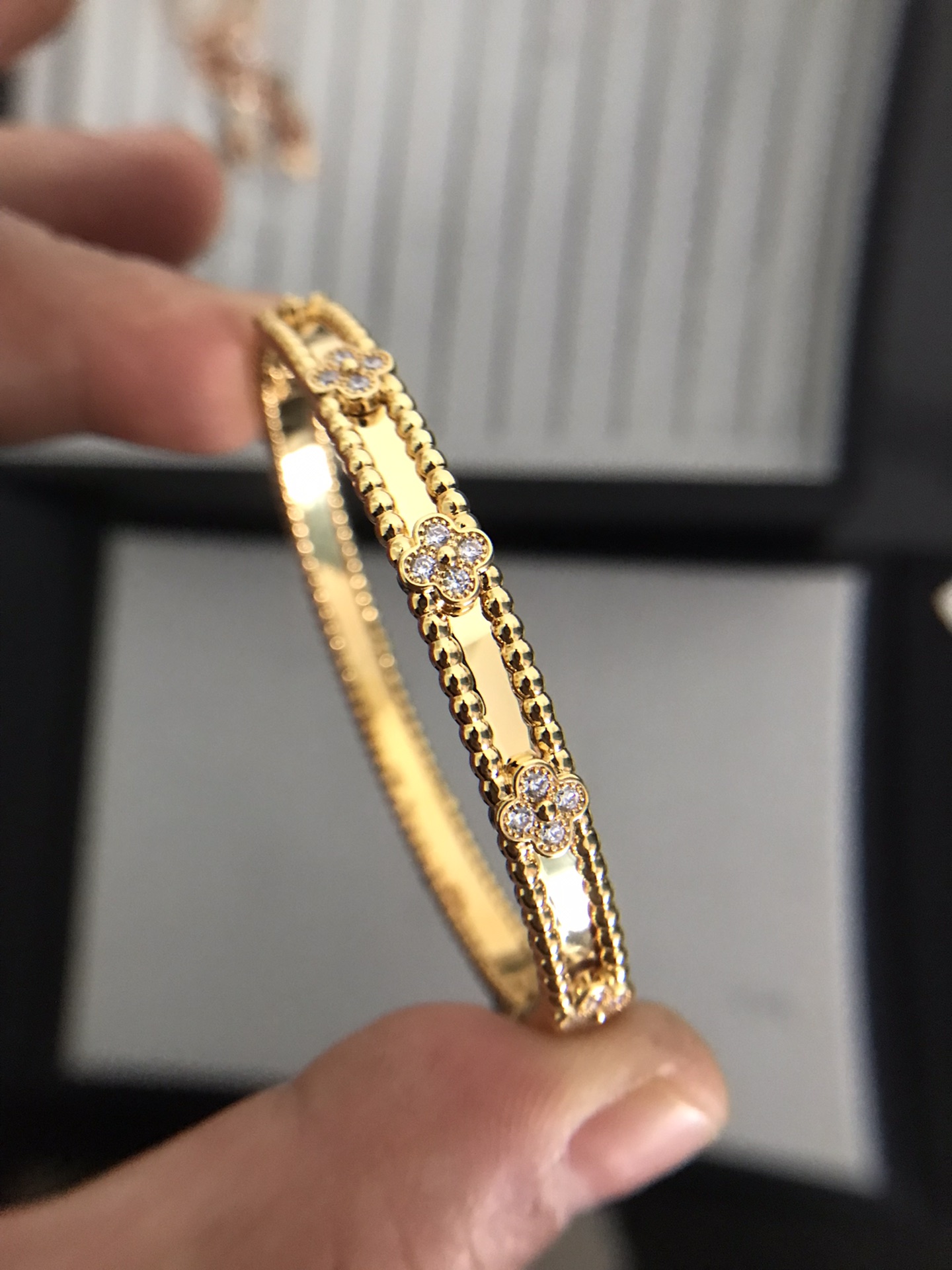 Van Cleef & Arpels Narrow Kaleidoscope Bangle