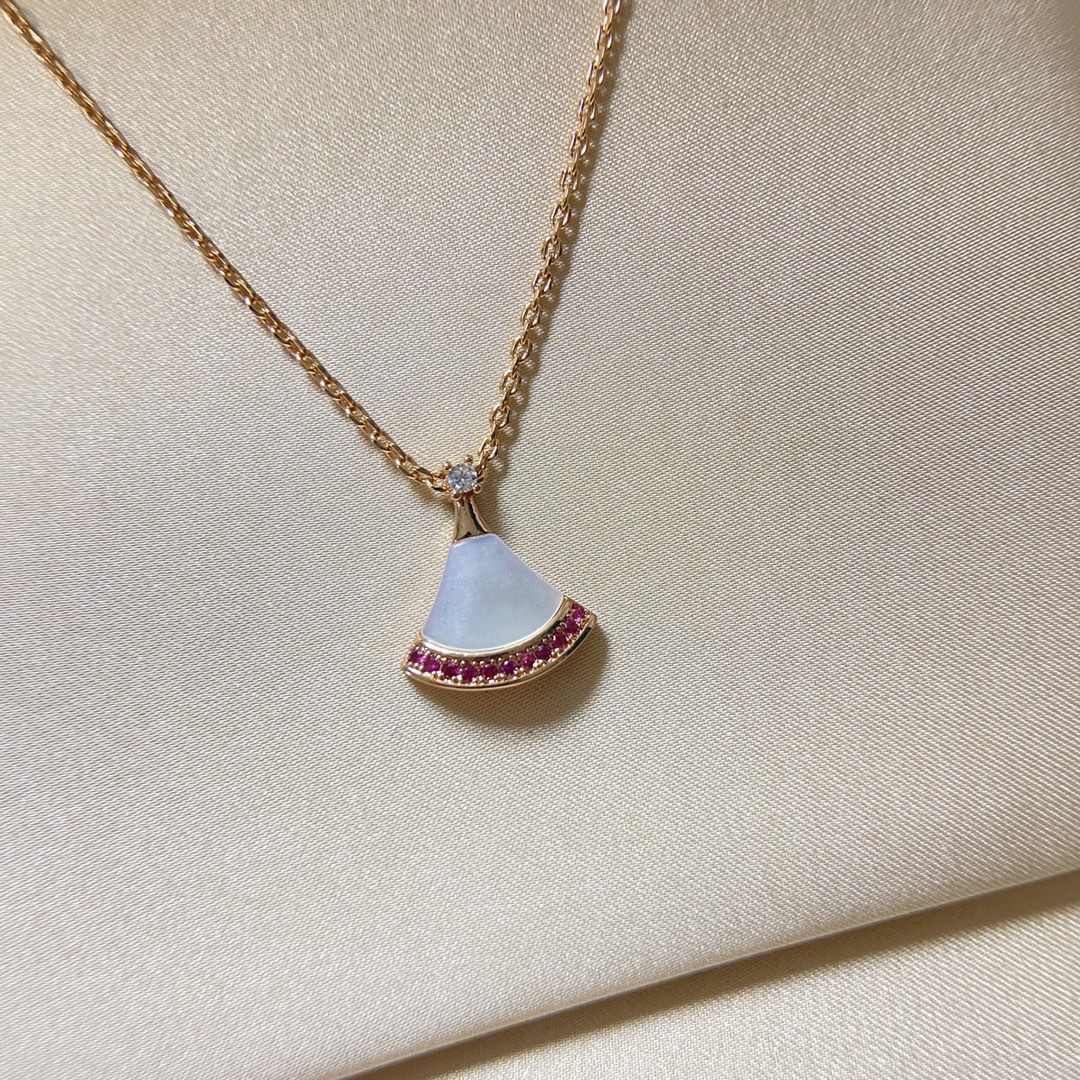 Bulgari necklace Pink diamond white mother-of-pearl small skirt necklace
