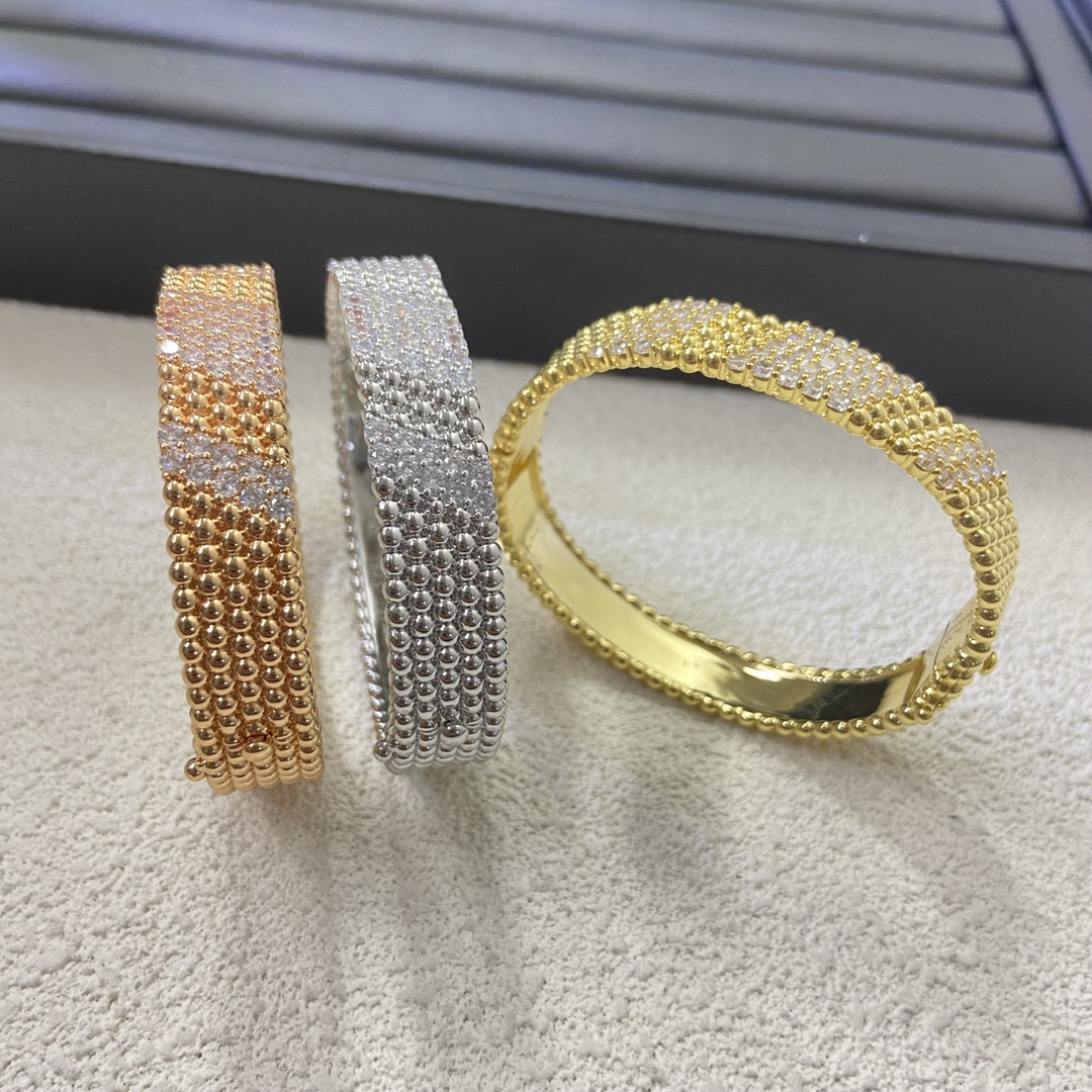 Van Cleef & Arpels diamond-set bangle