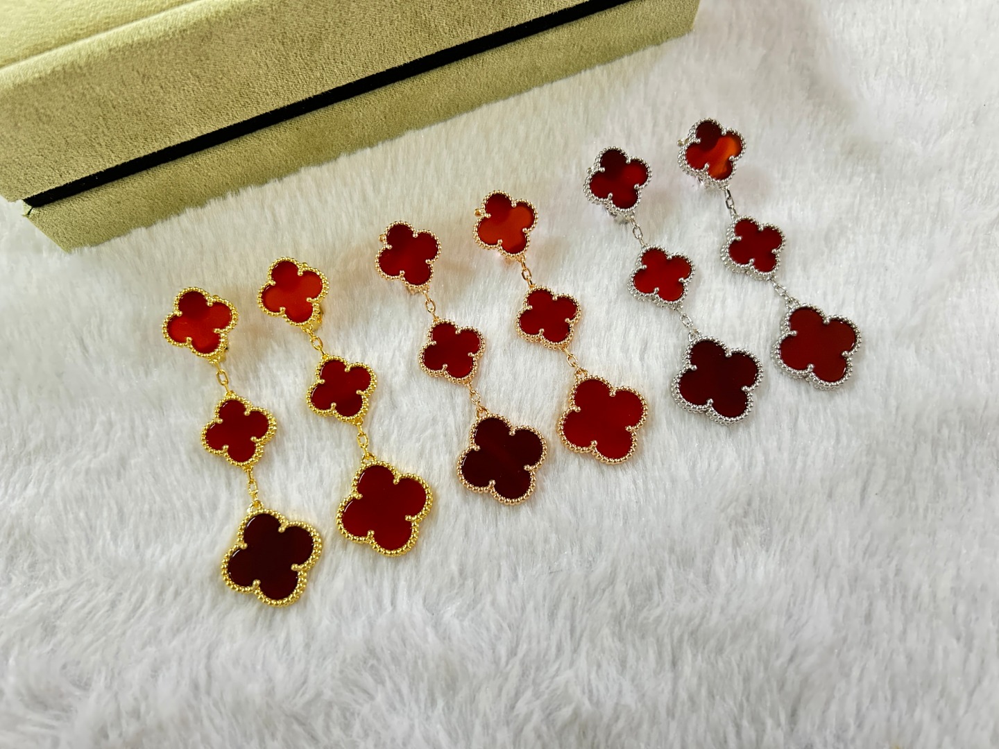 Van Cleef & Arpels red agate four-leaf clover earrings