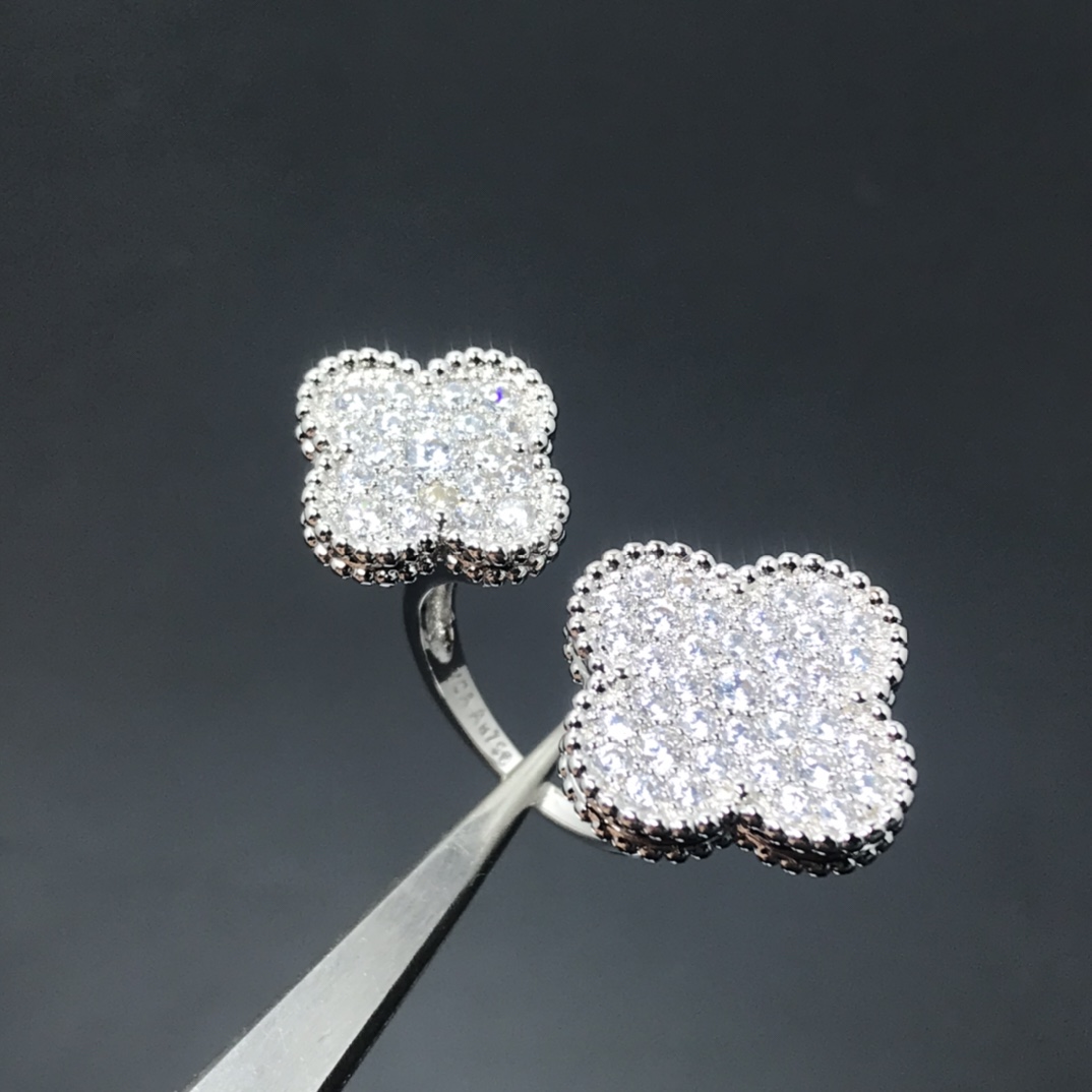 Van Cleef & Arpels Four-Leaf Clover Ring