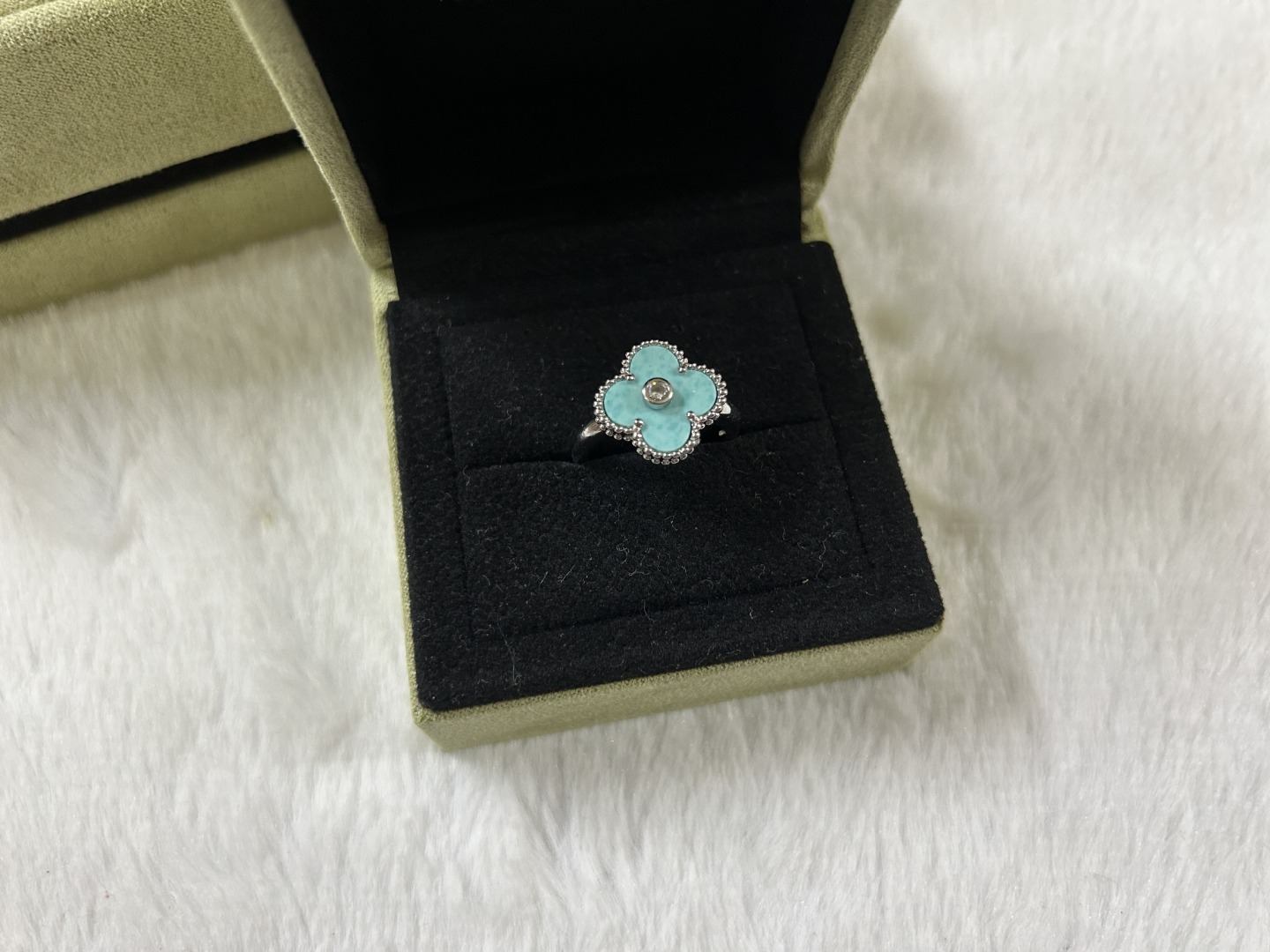 Van Cleef & Arpels mint blue four-leaf clover ring