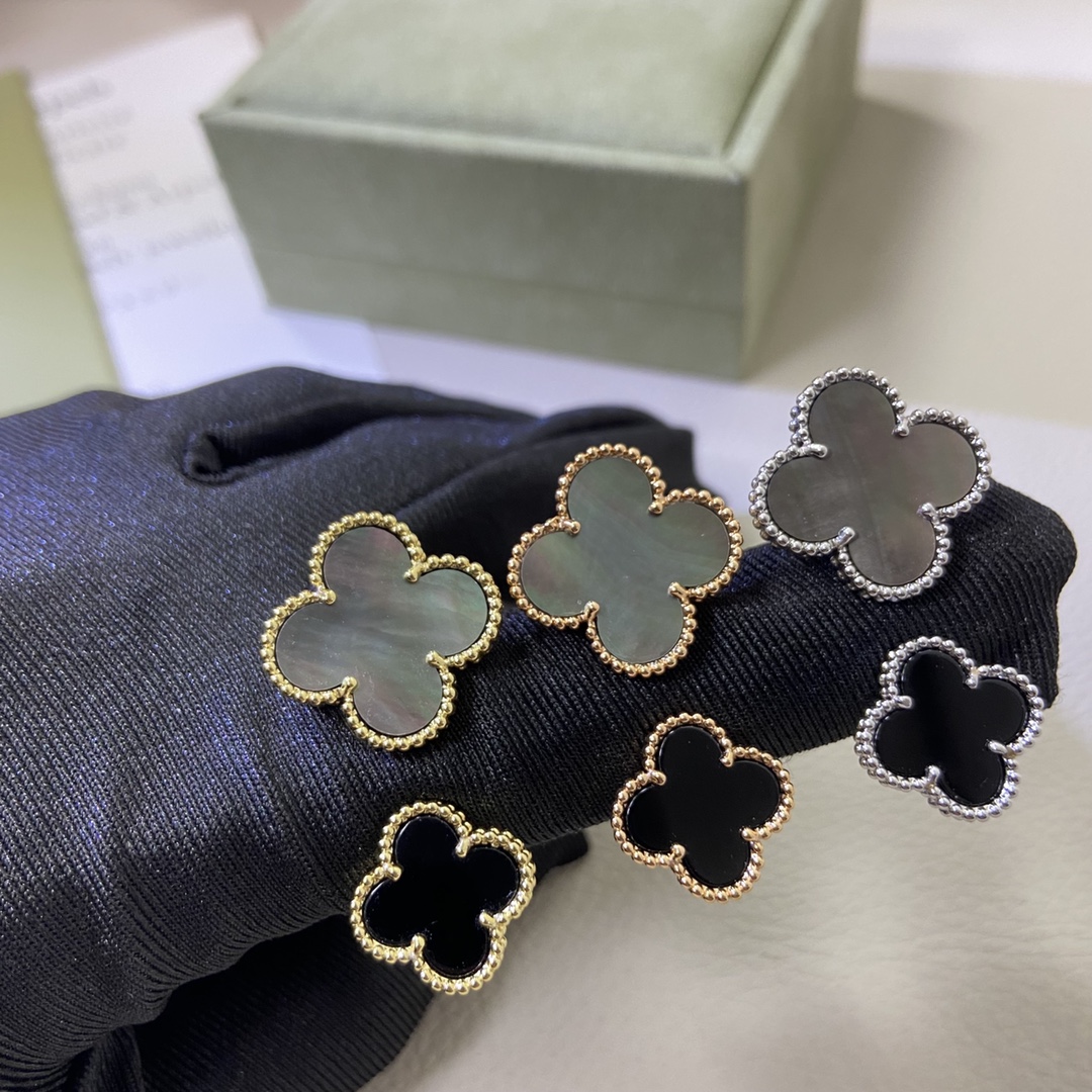 Van Cleef & Arpels Four-Leaf Clover Ring