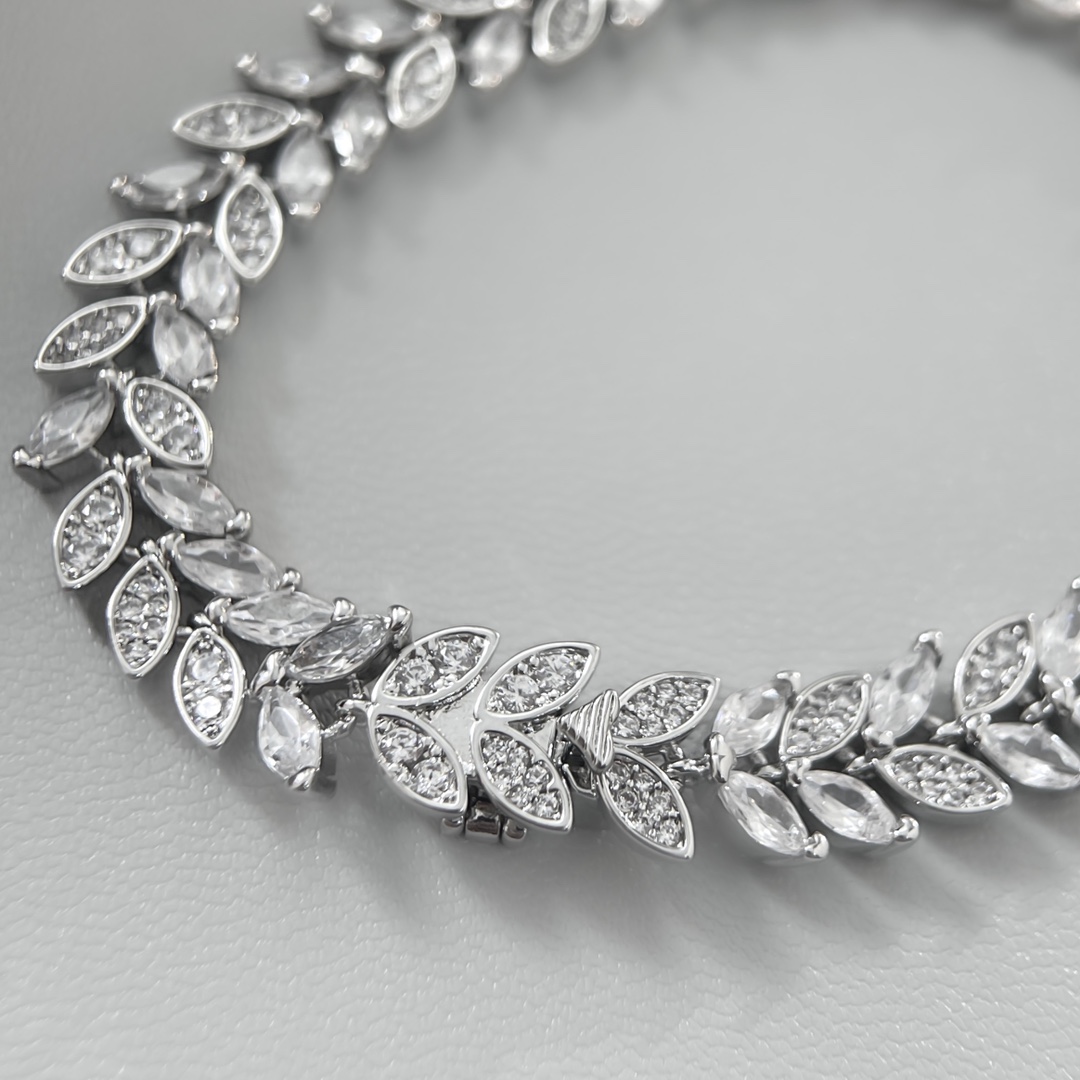 Tiffany Bracelet Multi-section diamond-set marquise leaf bracelet