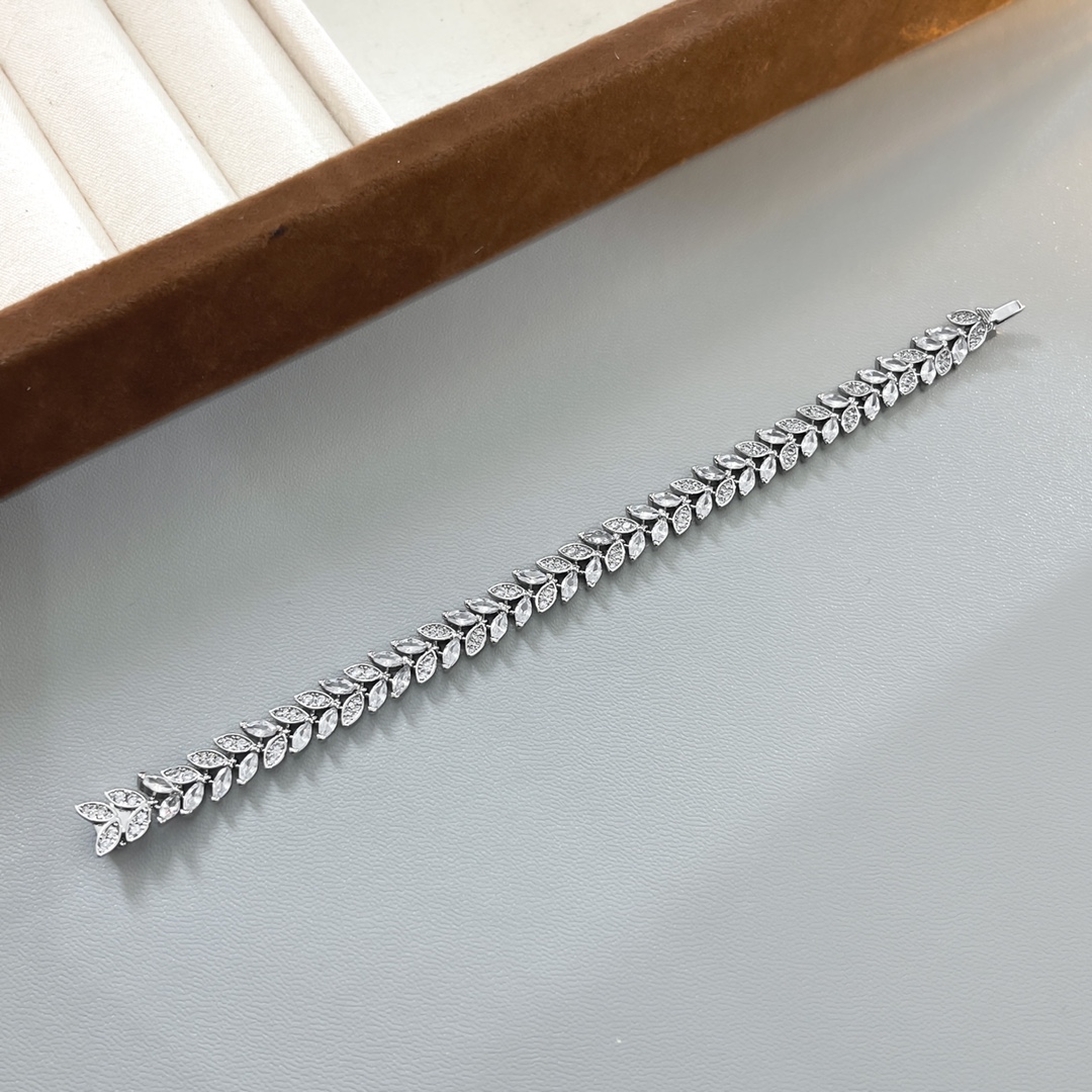 Tiffany Bracelet Multi-section diamond-set marquise leaf bracelet