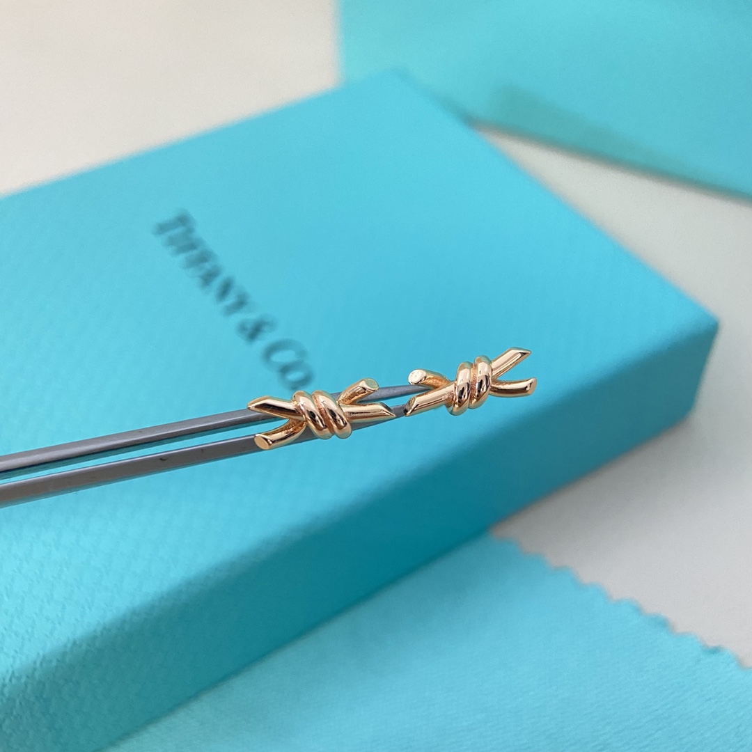 Tiffany Stud Earrings New glossy mini twisted string stud earrings