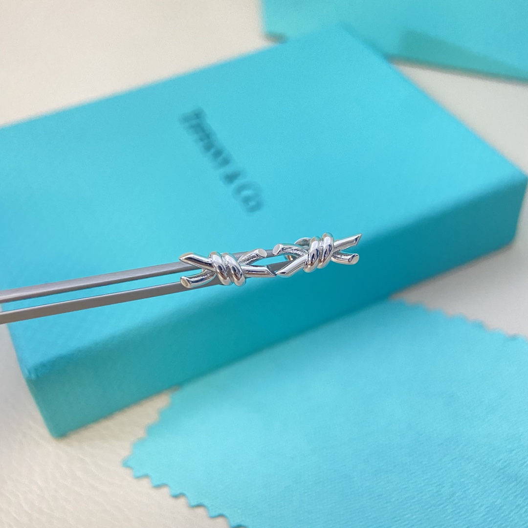 Tiffany Stud Earrings New glossy mini twisted string stud earrings
