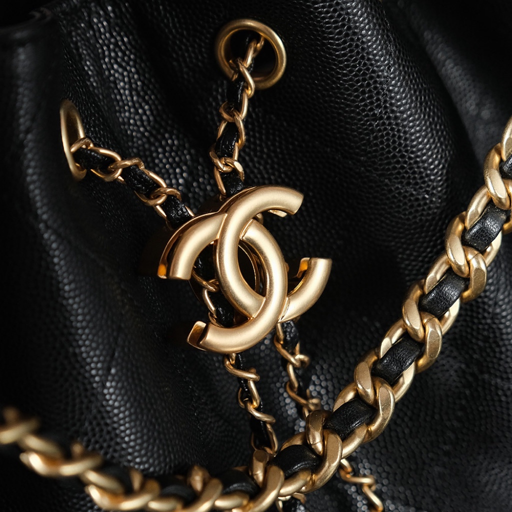 The CHANEL 25c early spring runway collection