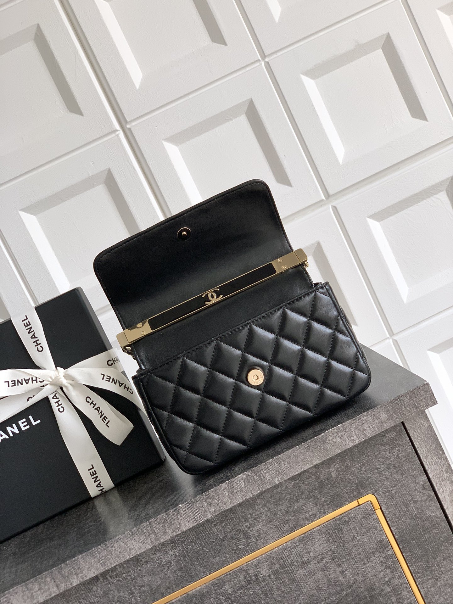 🐑 Sheepskin Black CHANEL 25P 🚩🚩🚩 Hidden Edition Handheld Evening Bag