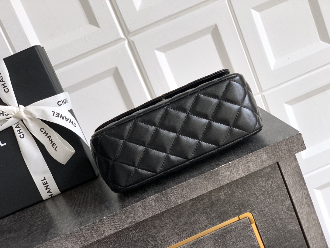 🐑 Sheepskin Black CHANEL 25P 🚩🚩🚩 Hidden Edition Handheld Evening Bag