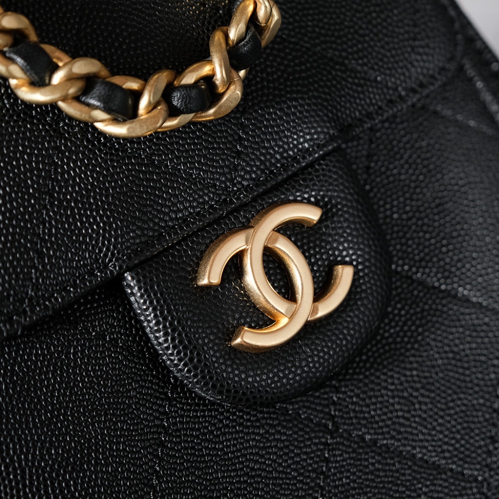 The CHANEL 25c early spring runway collection