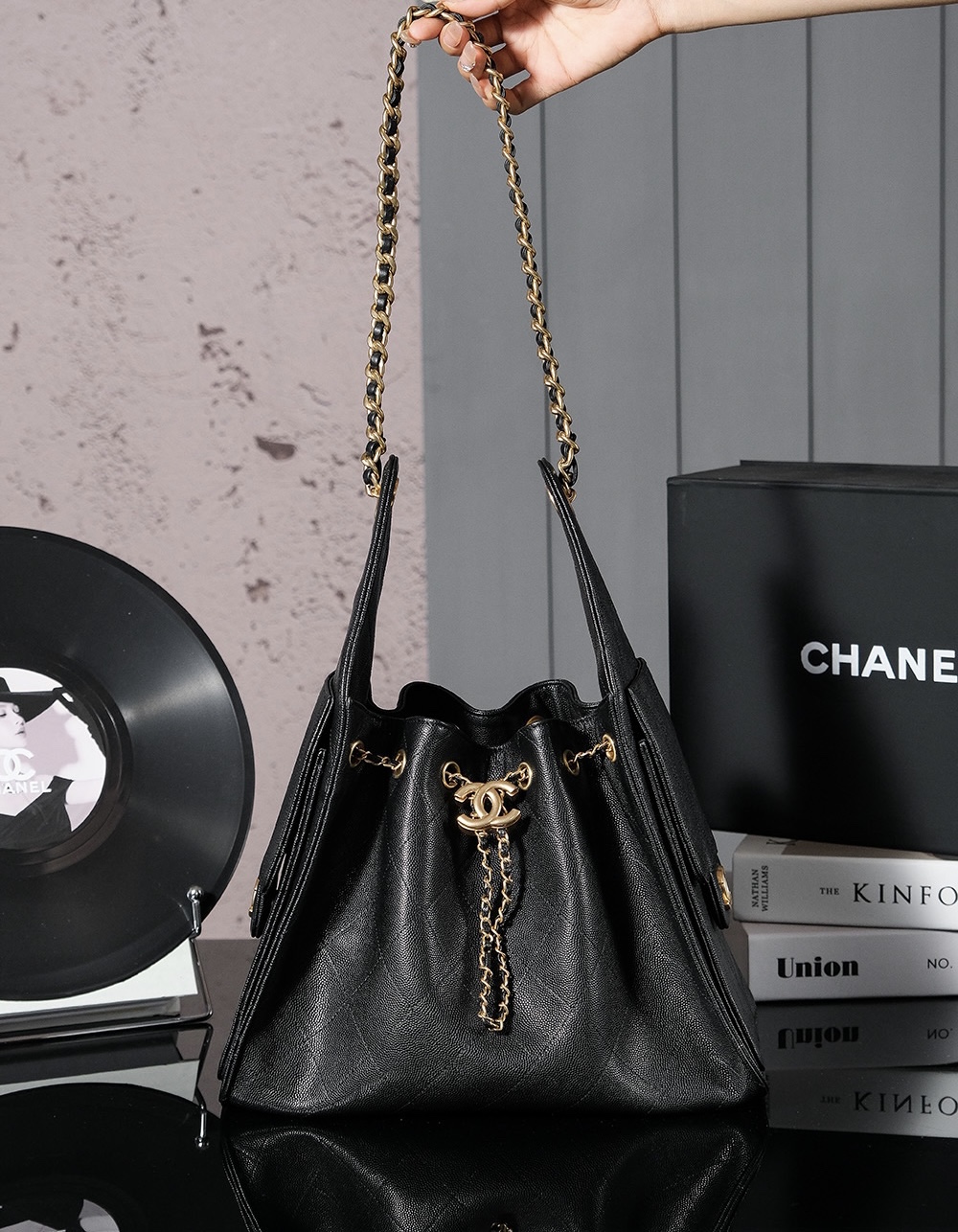 The CHANEL 25c early spring runway collection