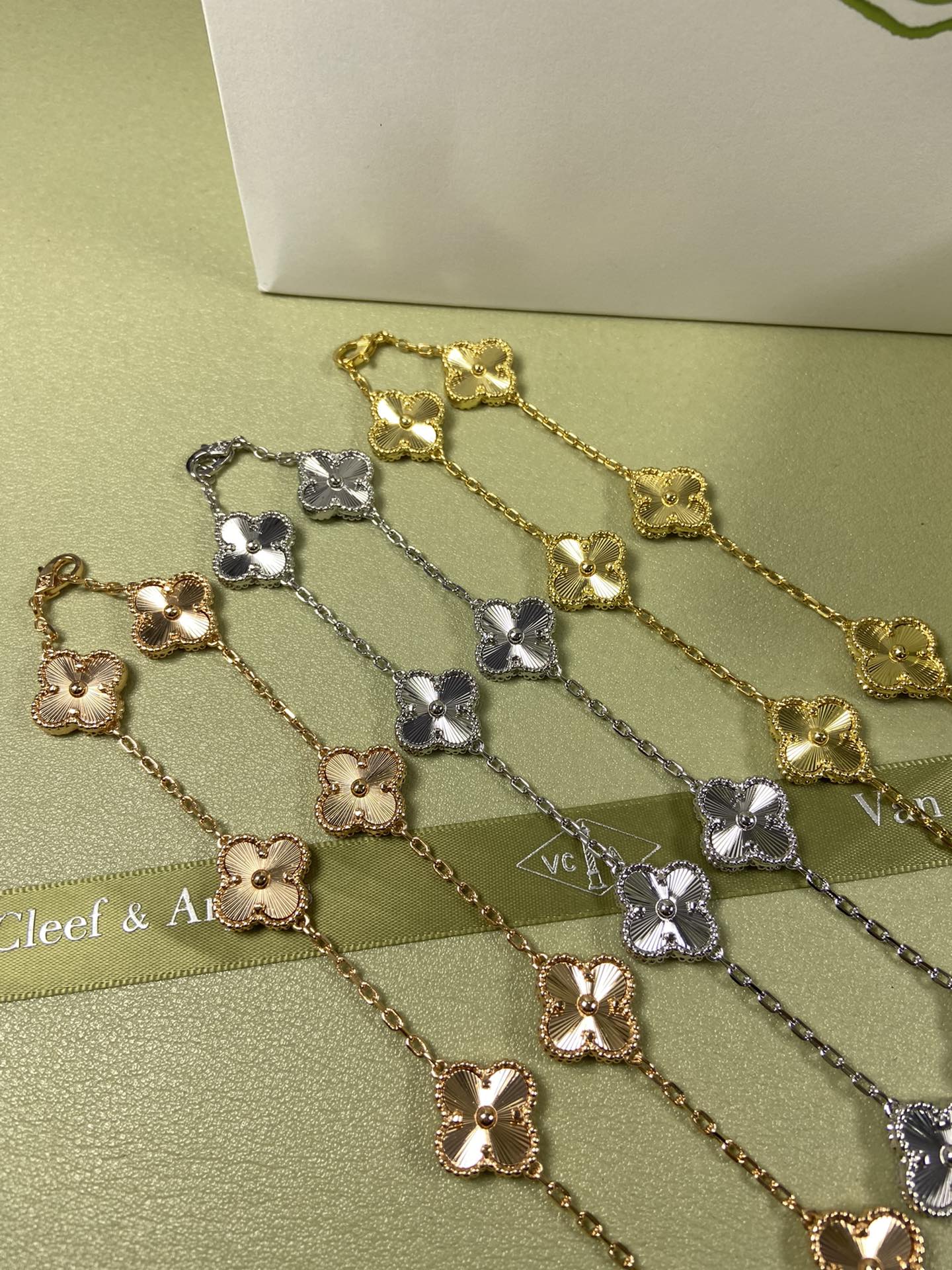 VCA Van Cleef & Arpels Ten-Flower Laser With Diamond Necklace Platinum, Rose Gold, Yellow Gold