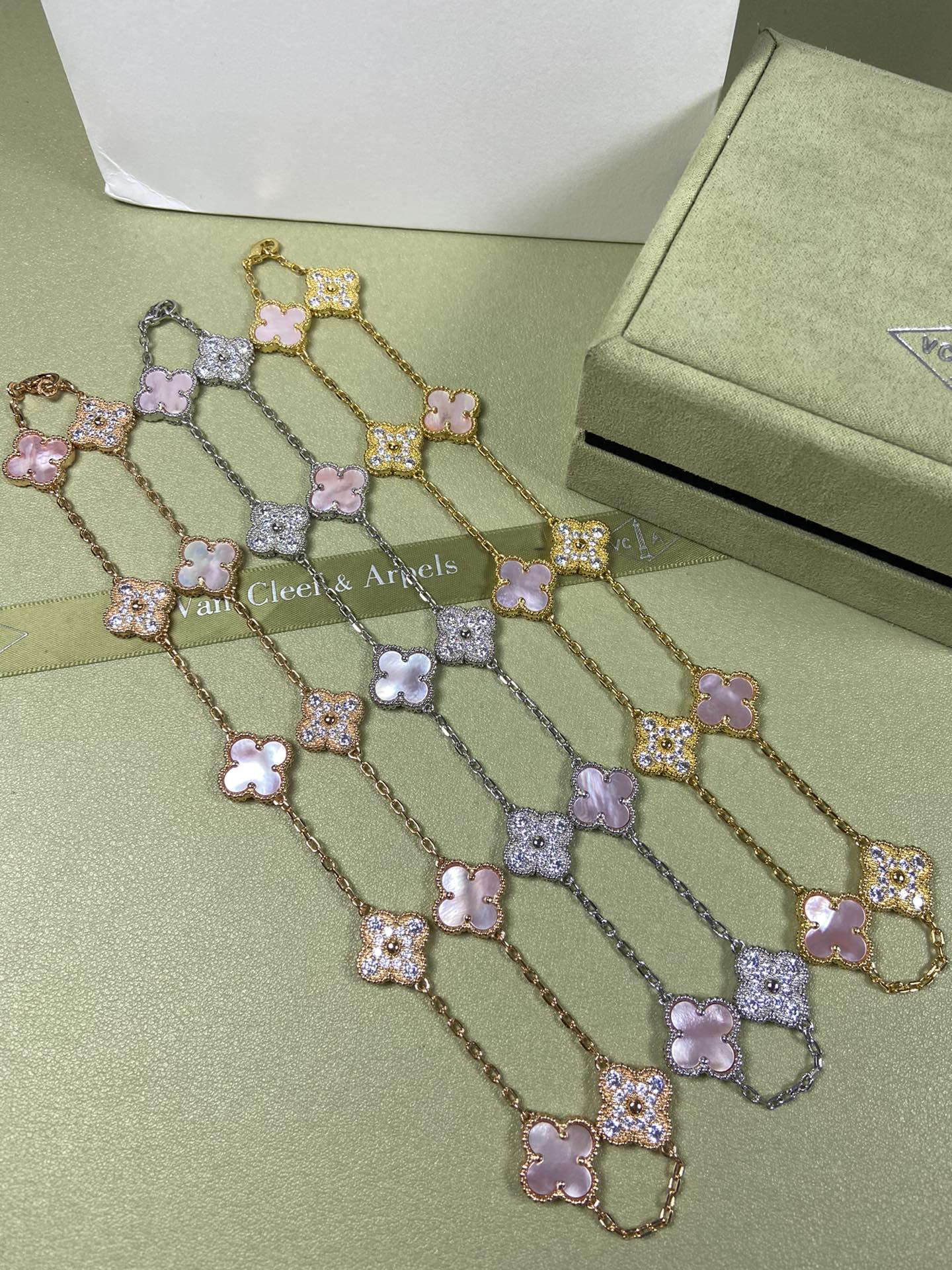 Van Cleef & Arpels Necklace VCA 10-Flower Pink Mother Pearl Necklace White Gold Yellow Gold Rose Gold