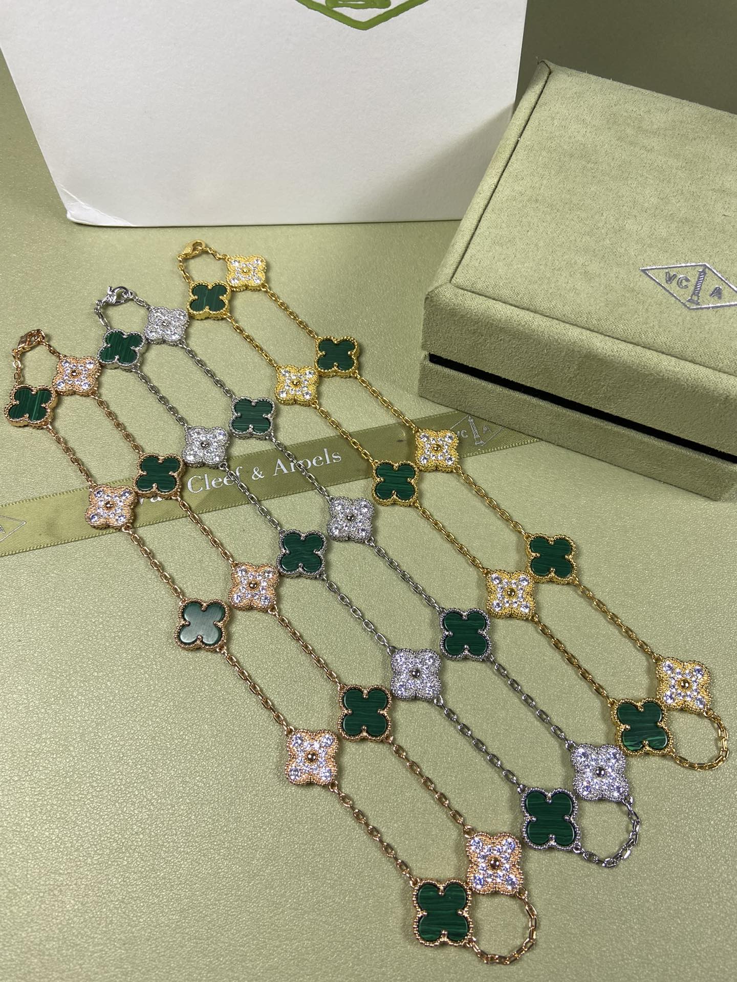 Van Cleef & Arpels Necklace VCA 10 Clovers Malachite Necklace White Gold Yellow Gold Rose Gold