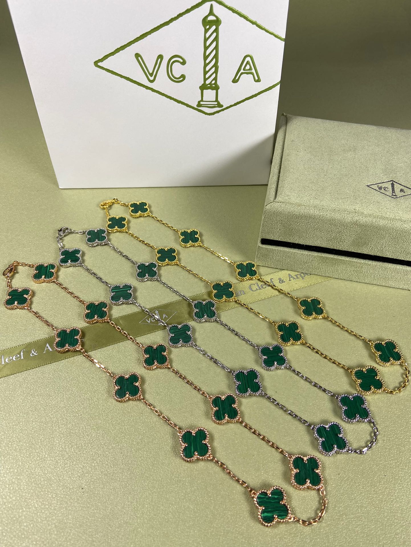 Van Cleef & Arpels Necklace VCA 10 Clovers Malachite Necklace White Gold Yellow Gold Rose Gold