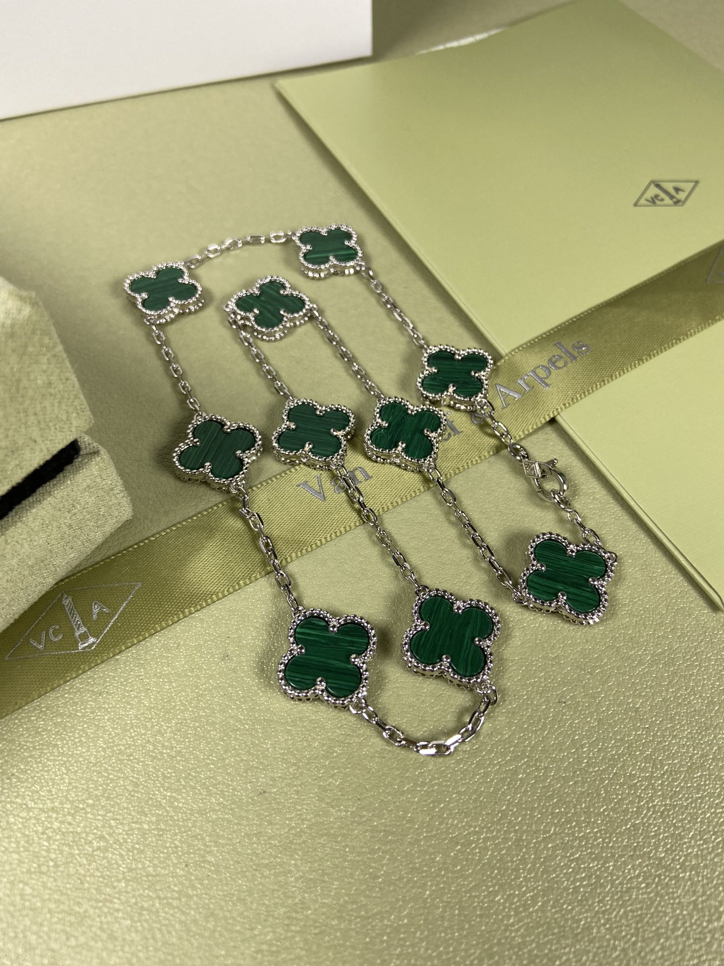 Van Cleef & Arpels Necklace VCA 10 Clovers Malachite Necklace White Gold Yellow Gold Rose Gold
