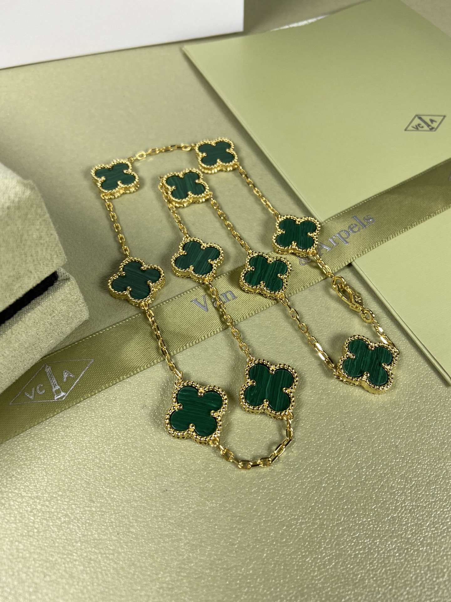 Van Cleef & Arpels Necklace VCA 10 Clovers Malachite Necklace White Gold Yellow Gold Rose Gold
