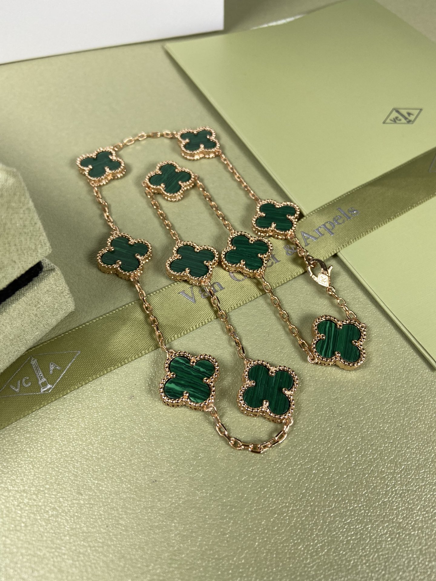 Van Cleef & Arpels Necklace VCA 10 Clovers Malachite Necklace White Gold Yellow Gold Rose Gold