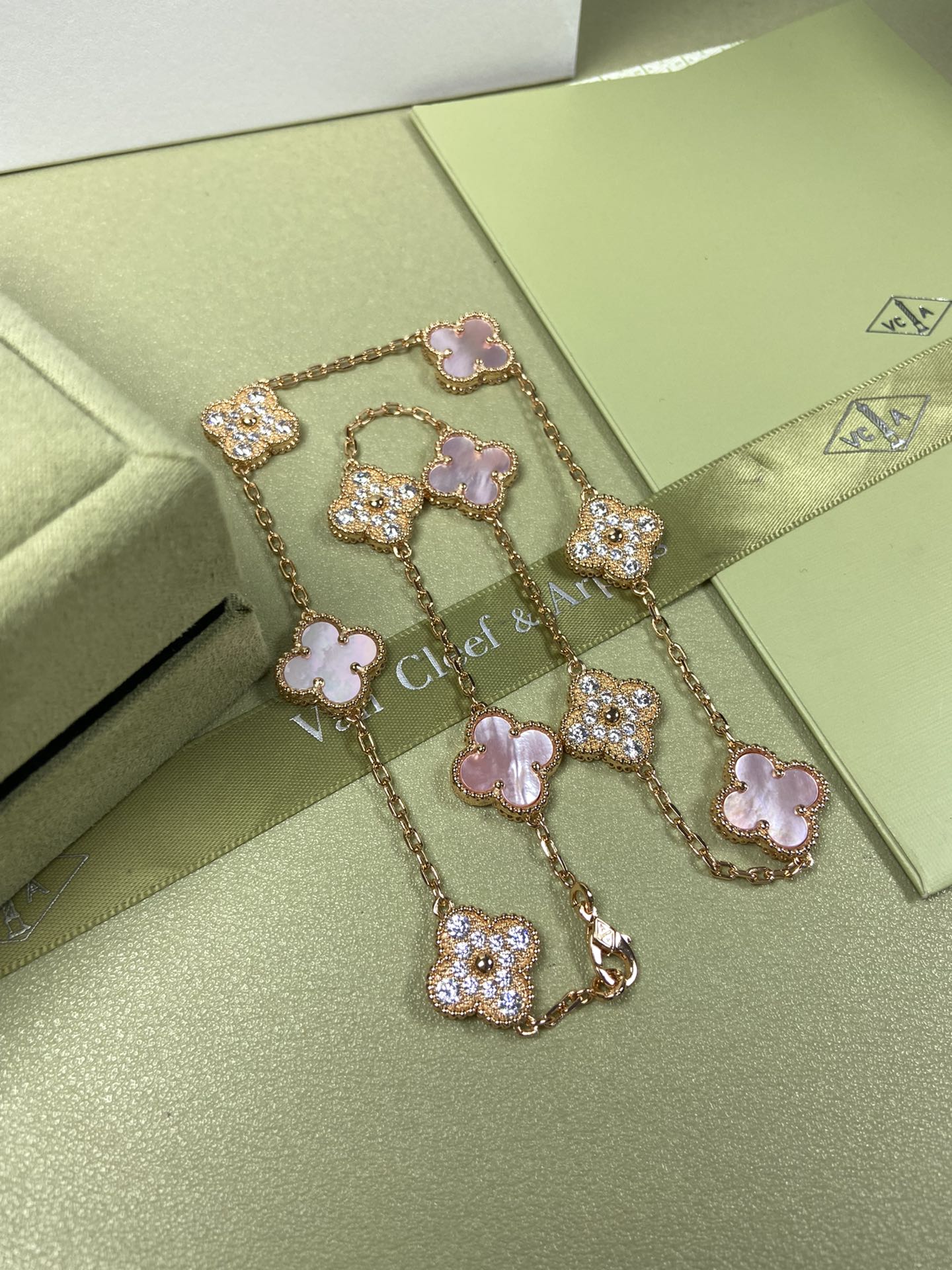 Van Cleef & Arpels Necklace VCA 10-Flower Pink Mother Pearl Necklace White Gold Yellow Gold Rose Gold