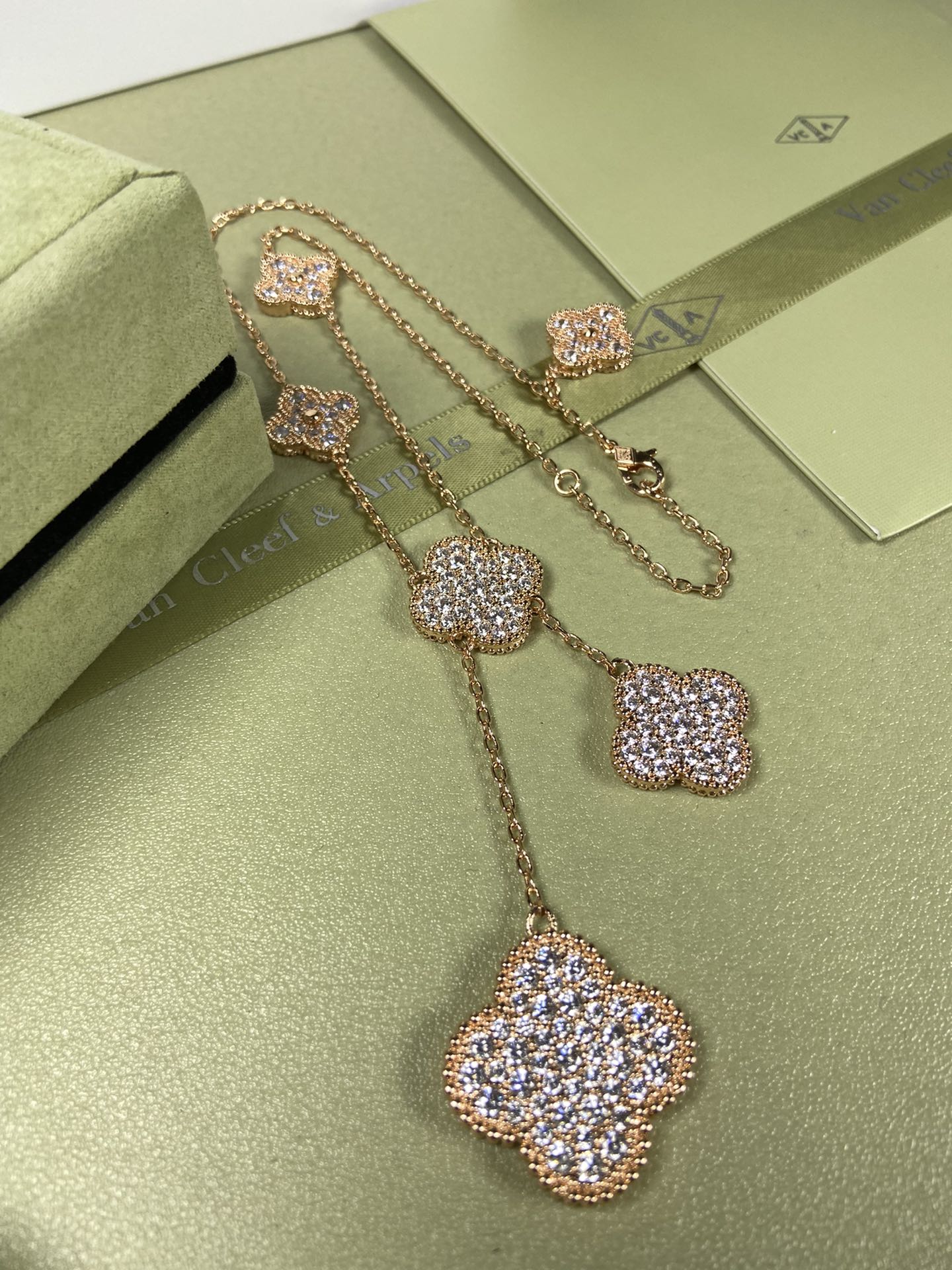 Van Cleef & Arpels Necklace VCA Size Six-Petal Irregular Full Diamond Necklace White Gold Yellow Gold Rose Gold