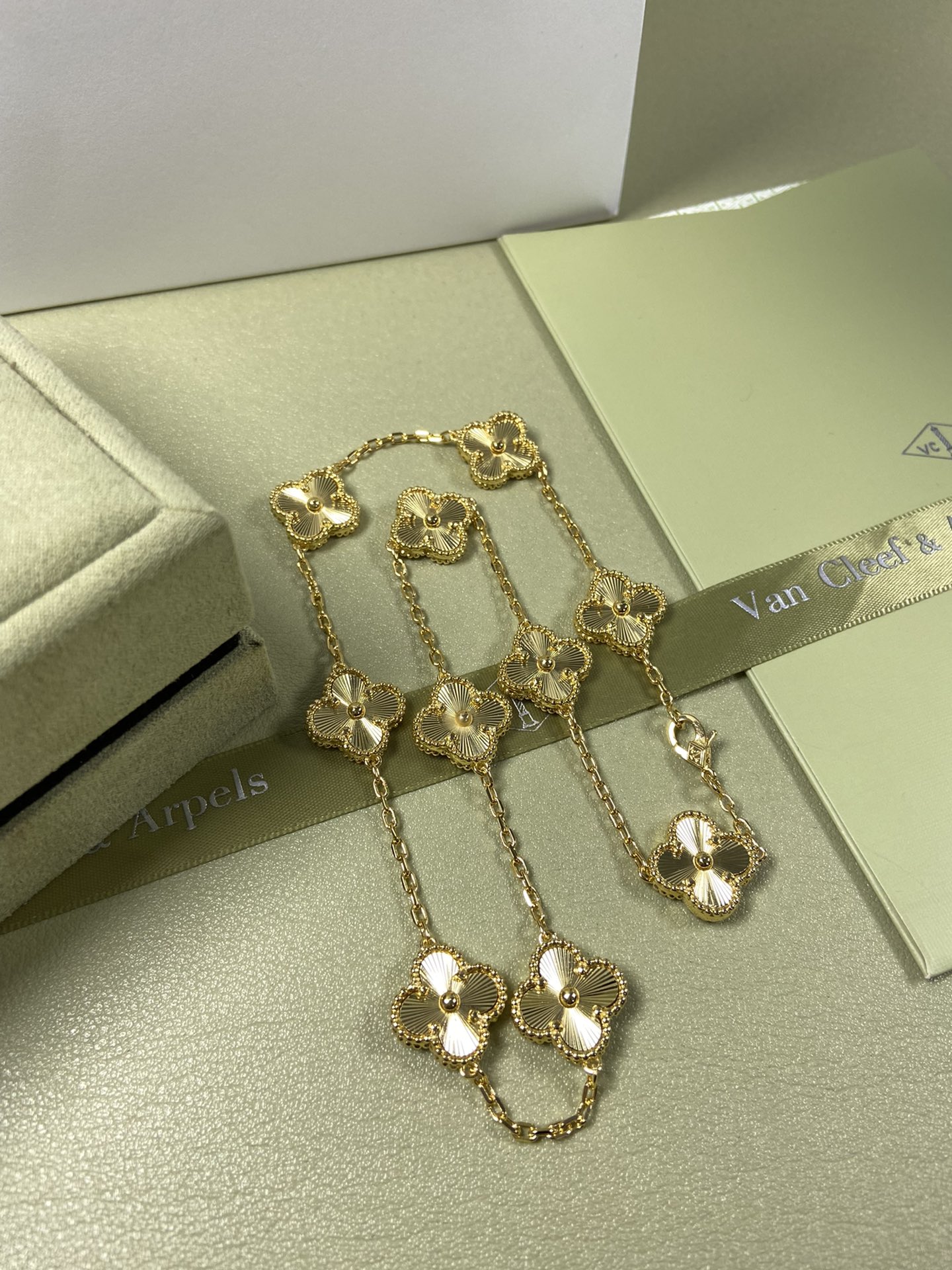 VCA Van Cleef & Arpels Ten-Flower Laser With Diamond Necklace Platinum, Rose Gold, Yellow Gold