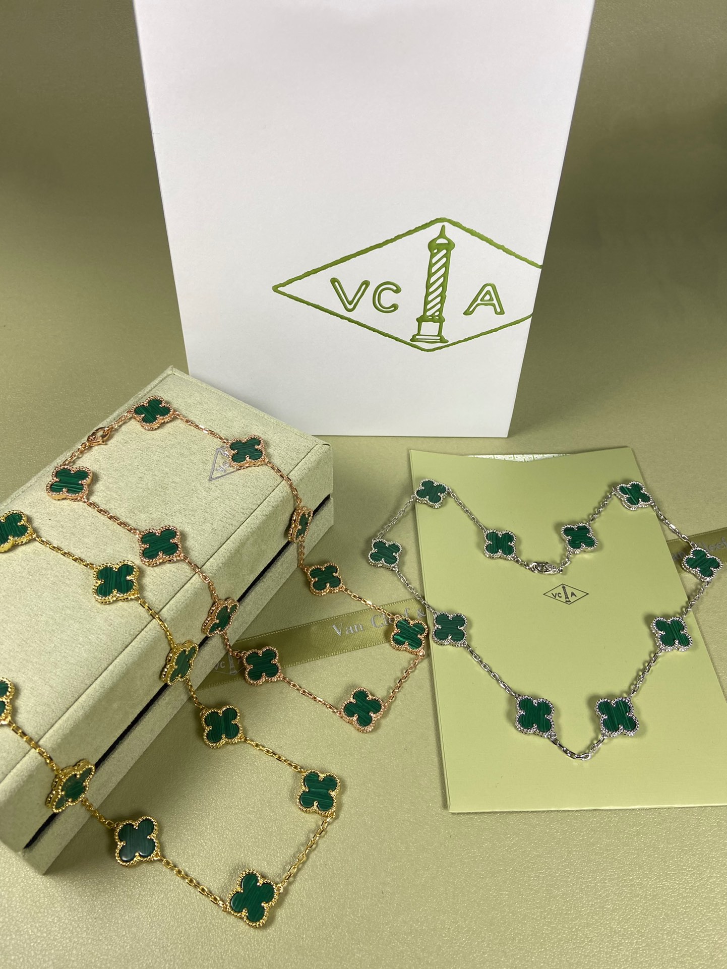 Van Cleef & Arpels Necklace VCA 10 Clovers Malachite Necklace White Gold Yellow Gold Rose Gold