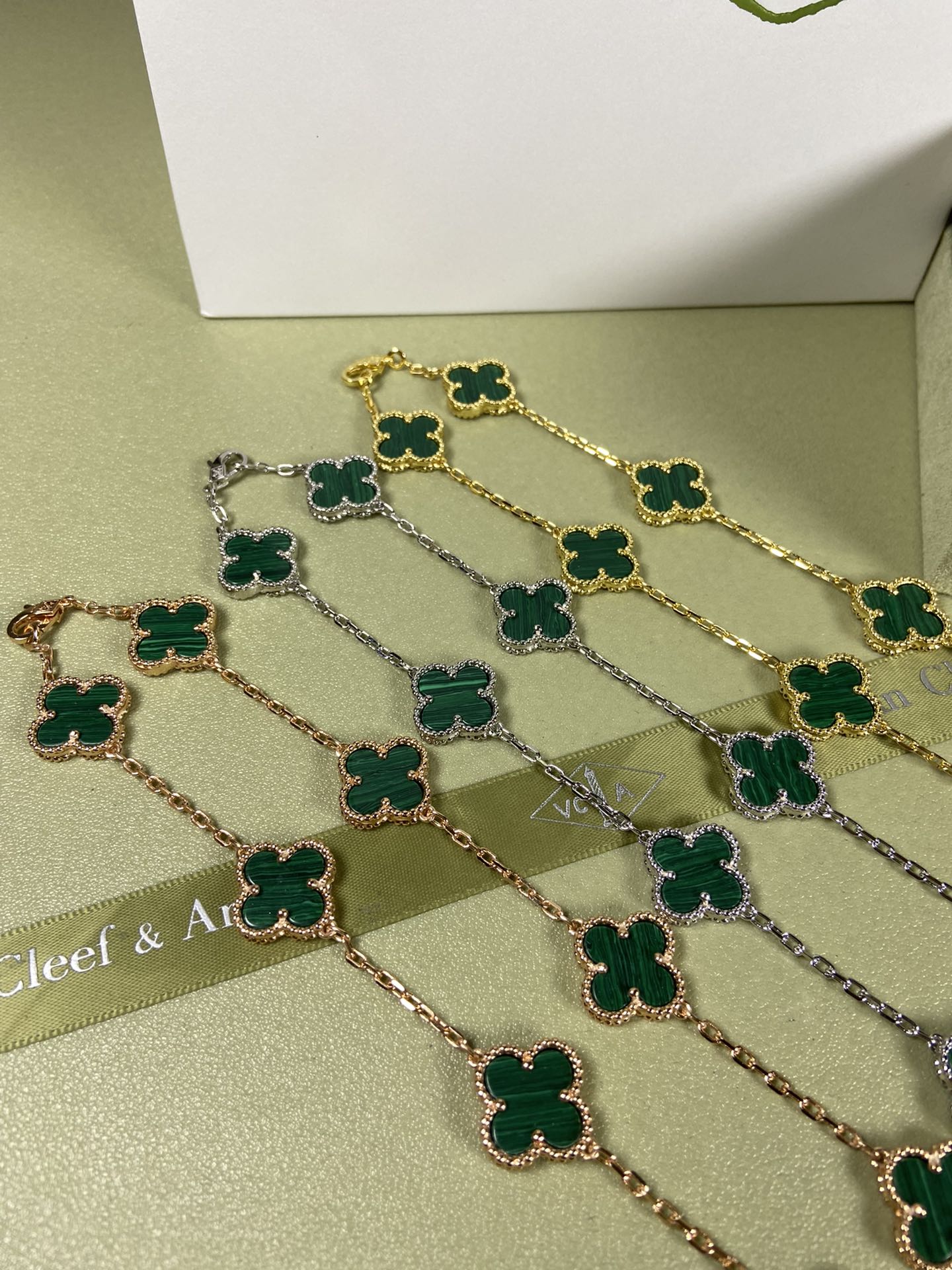 Van Cleef & Arpels Necklace VCA 10 Clovers Malachite Necklace White Gold Yellow Gold Rose Gold