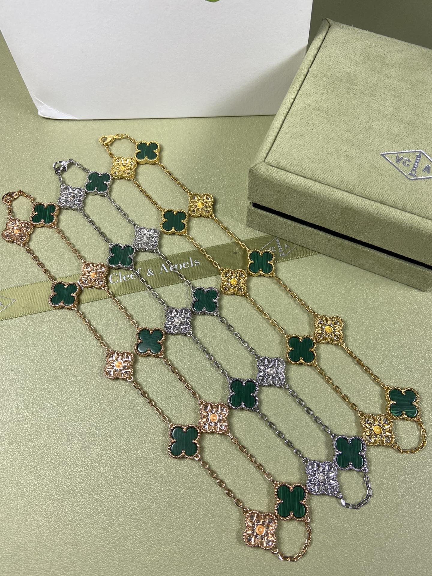 Van Cleef & Arpels Necklace VCA 10 Clovers Malachite Necklace White Gold Yellow Gold Rose Gold