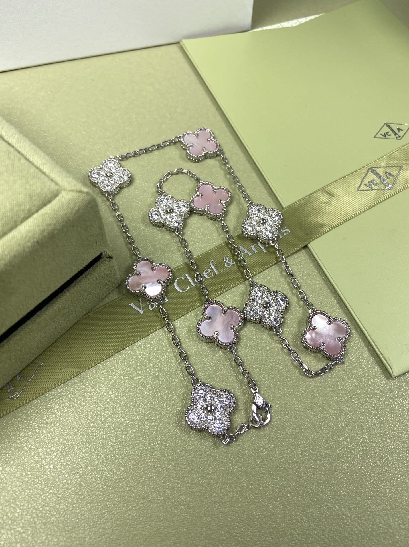 Van Cleef & Arpels Necklace VCA 10-Flower Pink Mother Pearl Necklace White Gold Yellow Gold Rose Gold
