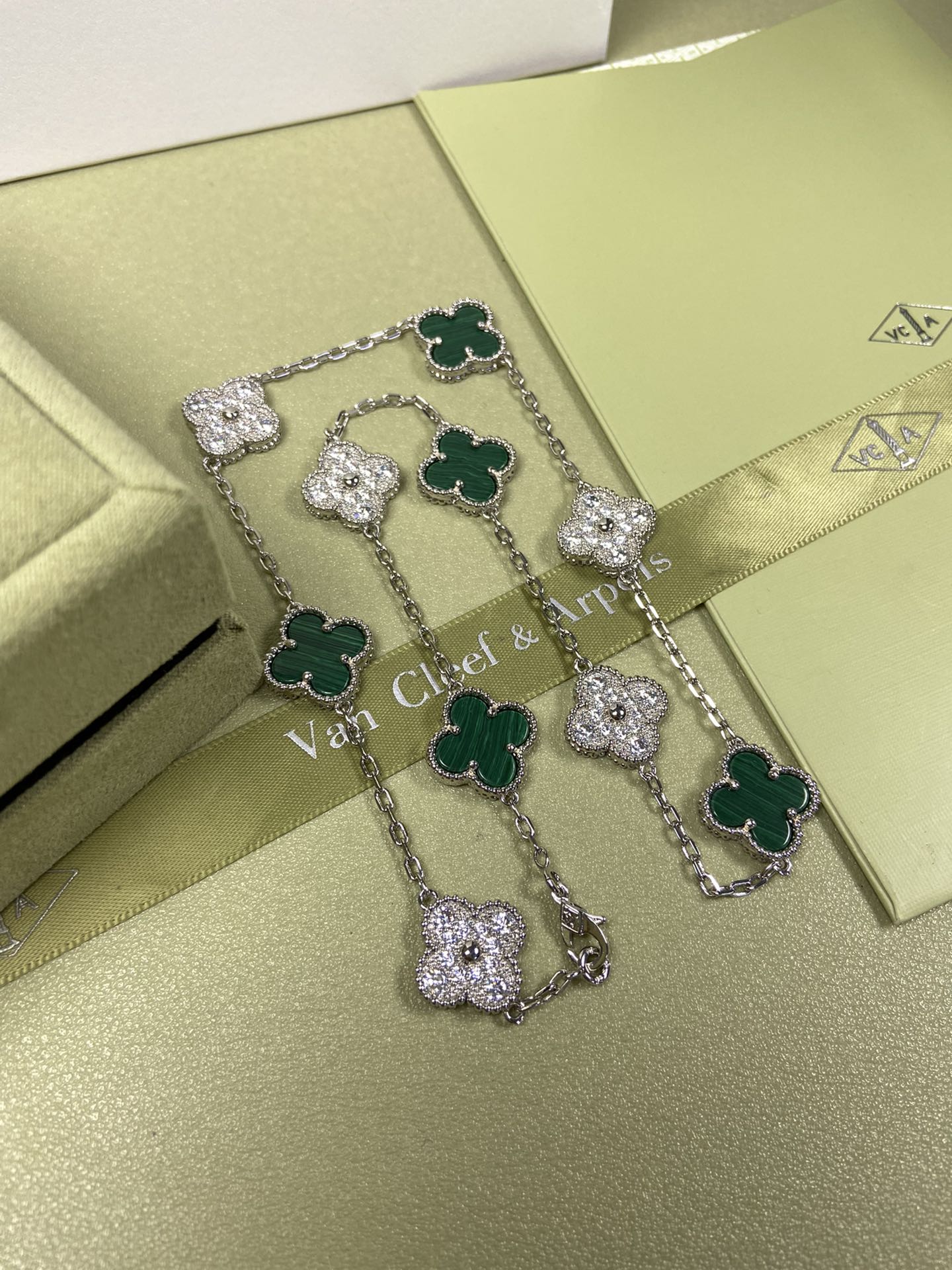 Van Cleef & Arpels Necklace VCA 10 Clovers Malachite Necklace White Gold Yellow Gold Rose Gold