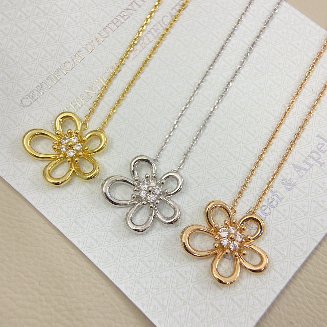 Van Cleef & Arpels Necklace New  Flower Necklace