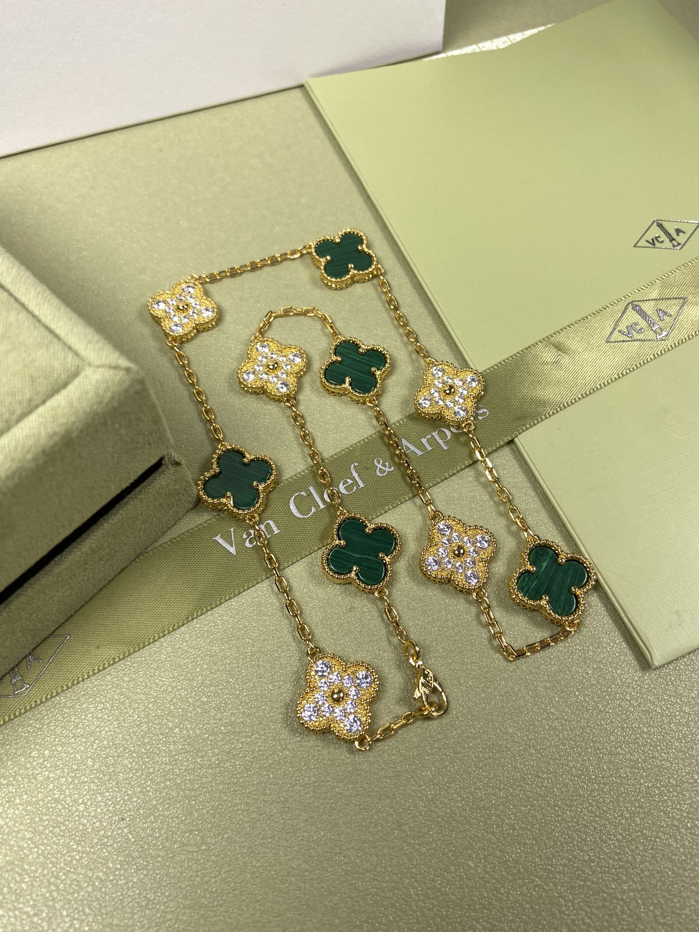 Van Cleef & Arpels Necklace VCA 10 Clovers Malachite Necklace White Gold Yellow Gold Rose Gold