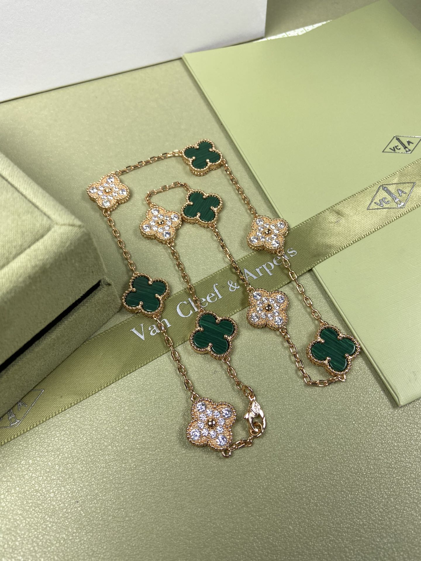 Van Cleef & Arpels Necklace VCA 10 Clovers Malachite Necklace White Gold Yellow Gold Rose Gold