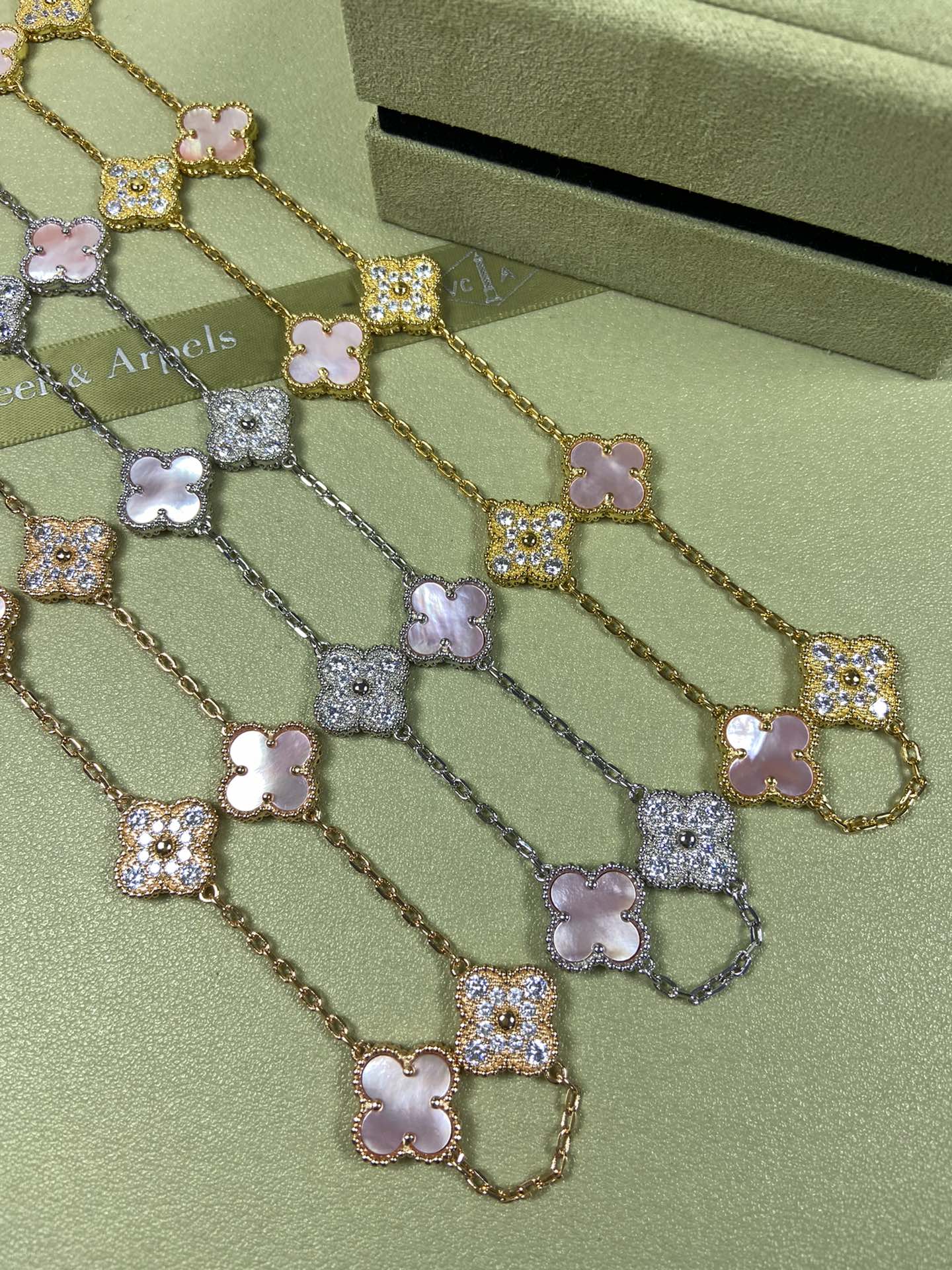Van Cleef & Arpels Necklace VCA 10-Flower Pink Mother Pearl Necklace White Gold Yellow Gold Rose Gold