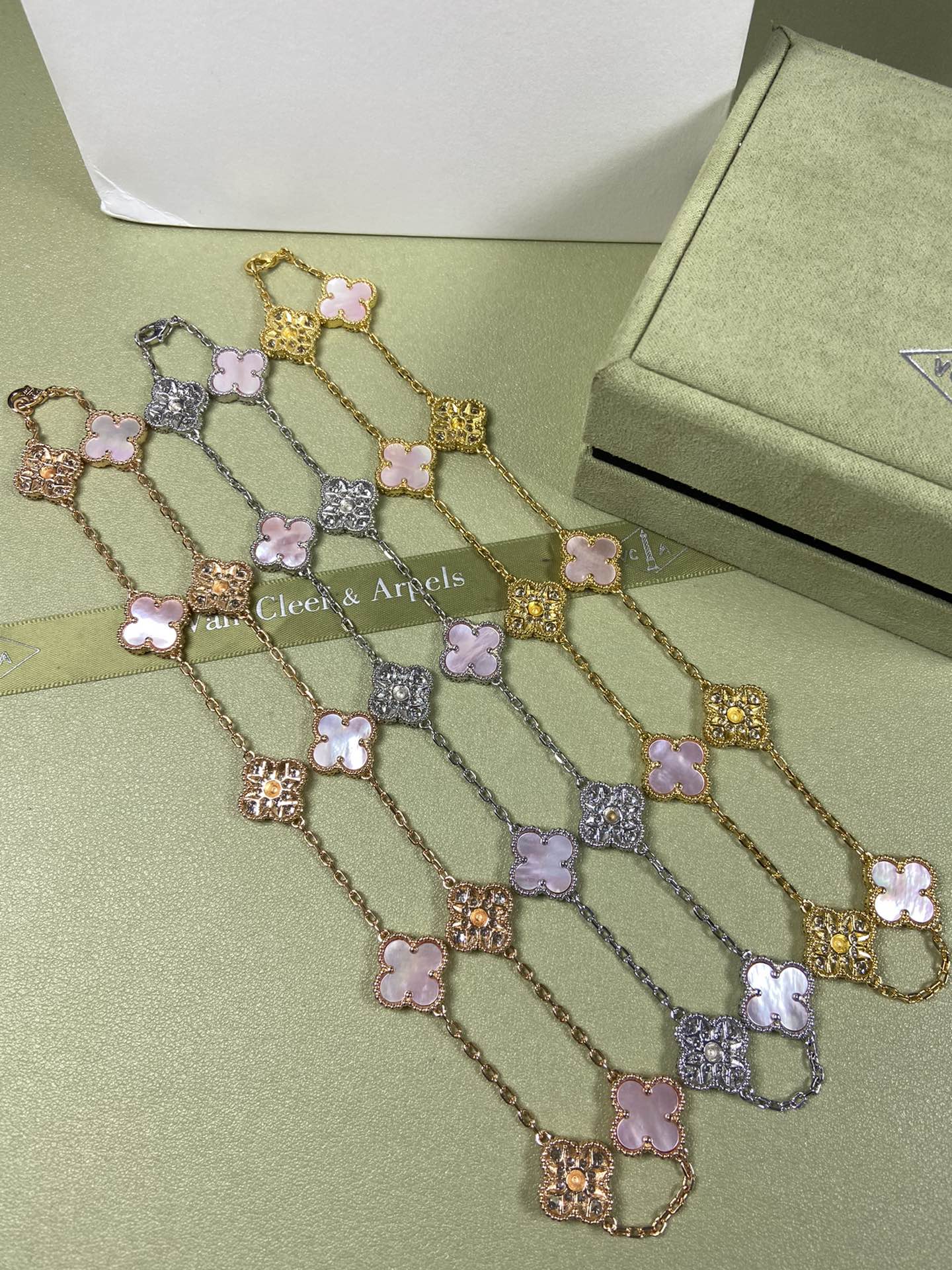 Van Cleef & Arpels Necklace VCA 10-Flower Pink Mother Pearl Necklace White Gold Yellow Gold Rose Gold