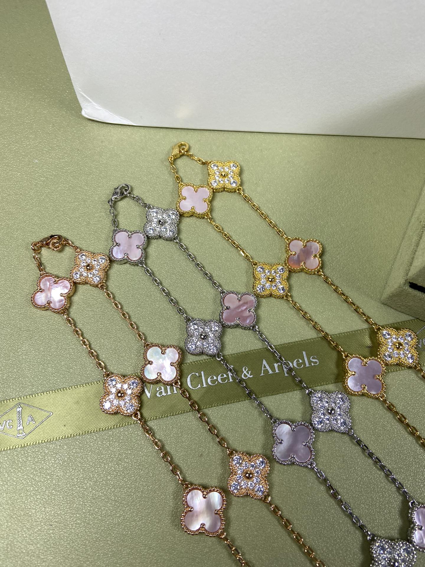 Van Cleef & Arpels Necklace VCA 10-Flower Pink Mother Pearl Necklace White Gold Yellow Gold Rose Gold