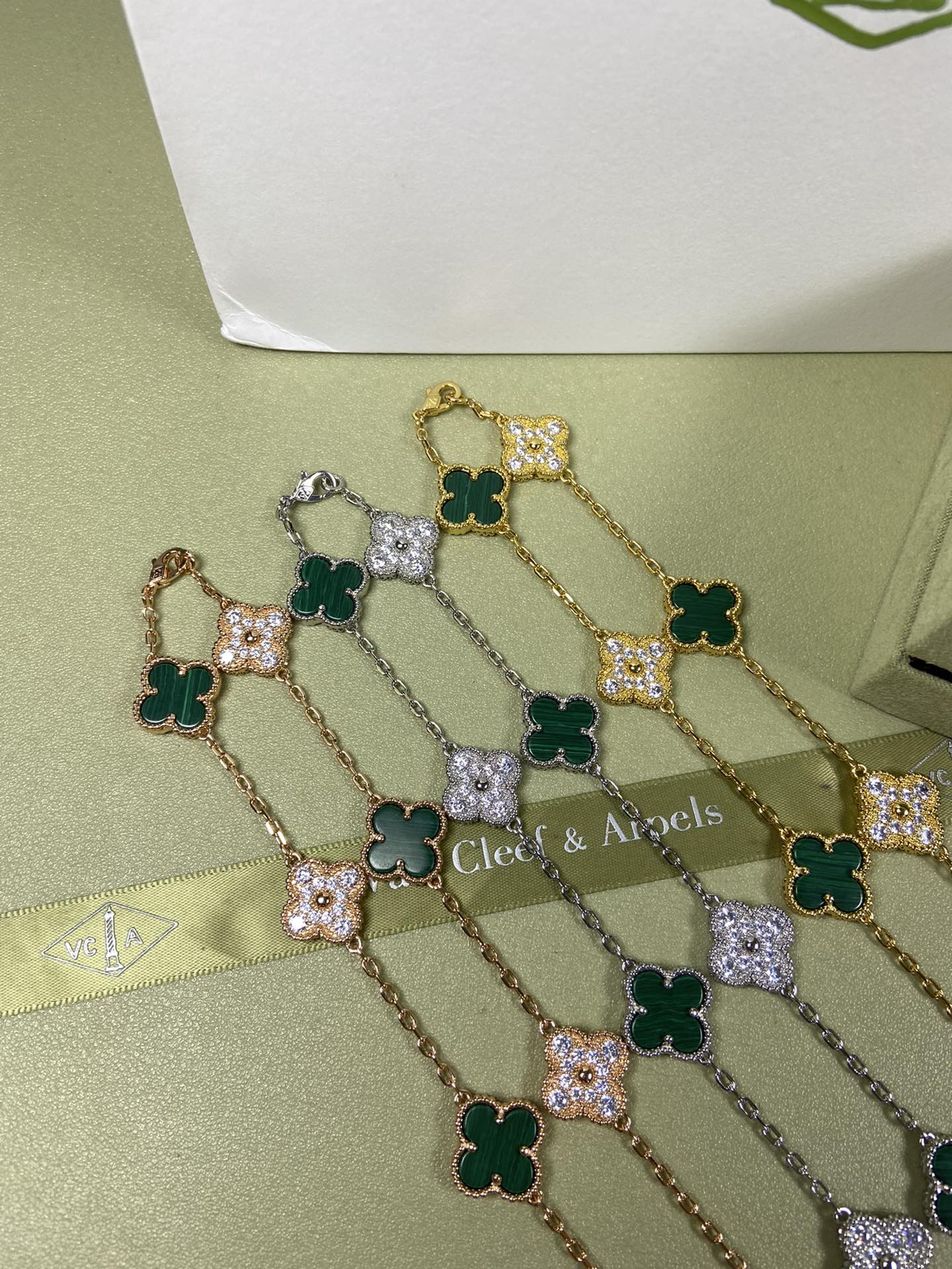 Van Cleef & Arpels Necklace VCA 10 Clovers Malachite Necklace White Gold Yellow Gold Rose Gold