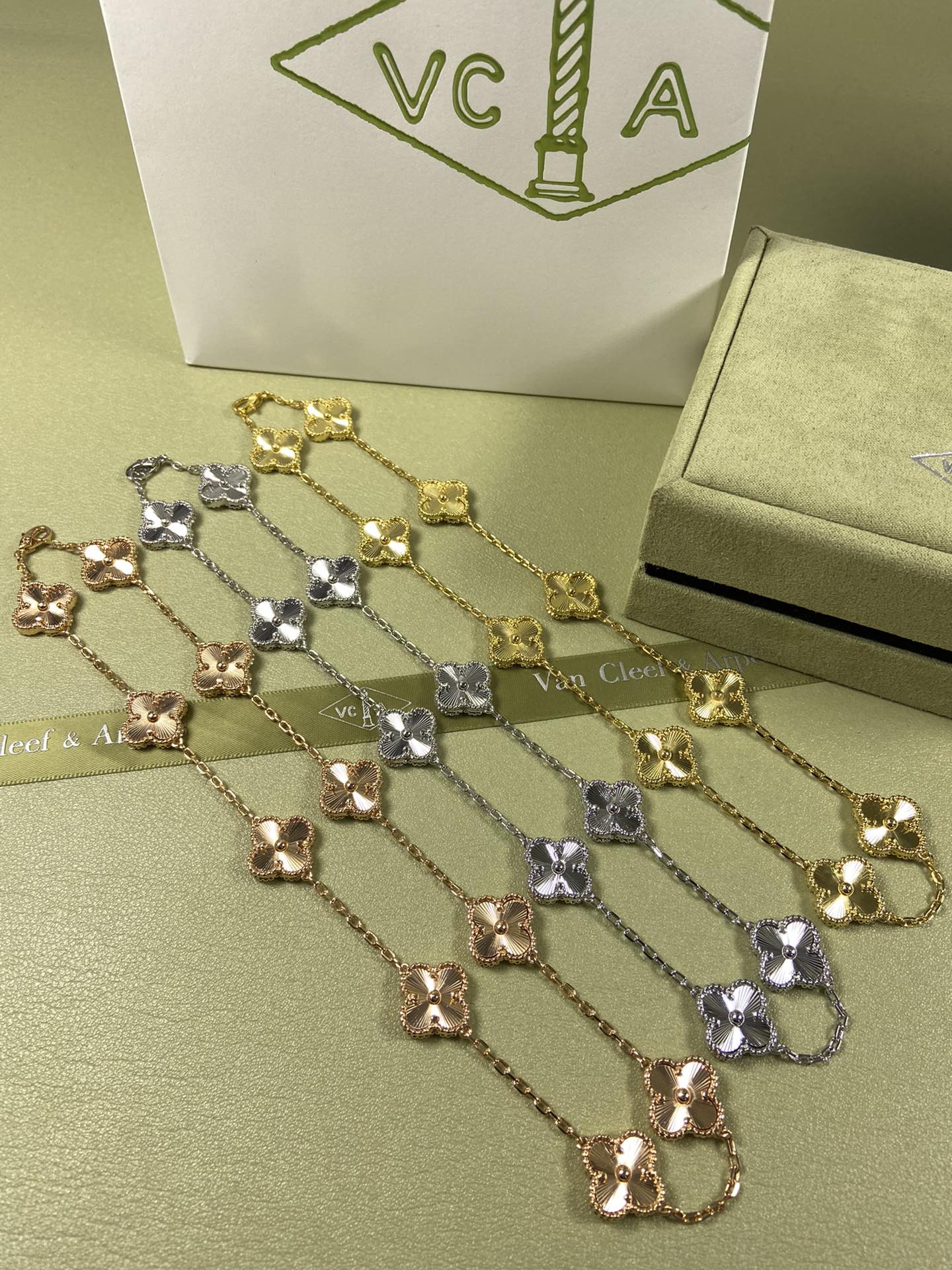 VCA Van Cleef & Arpels Ten-Flower Laser With Diamond Necklace Platinum, Rose Gold, Yellow Gold