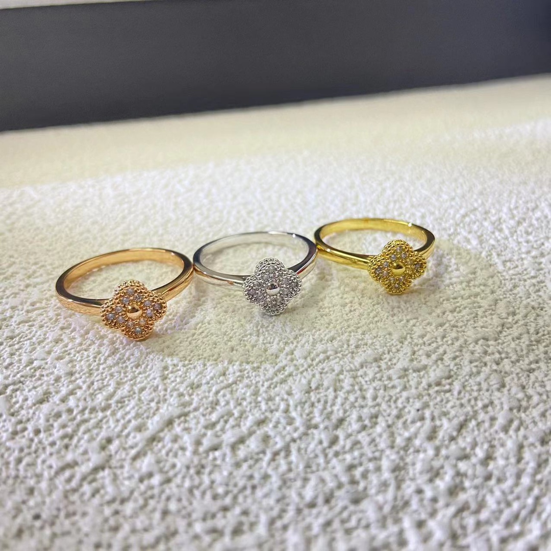 Van Cleef & Arpels Ring Mini Pavé Four-Leaf Clover Ring