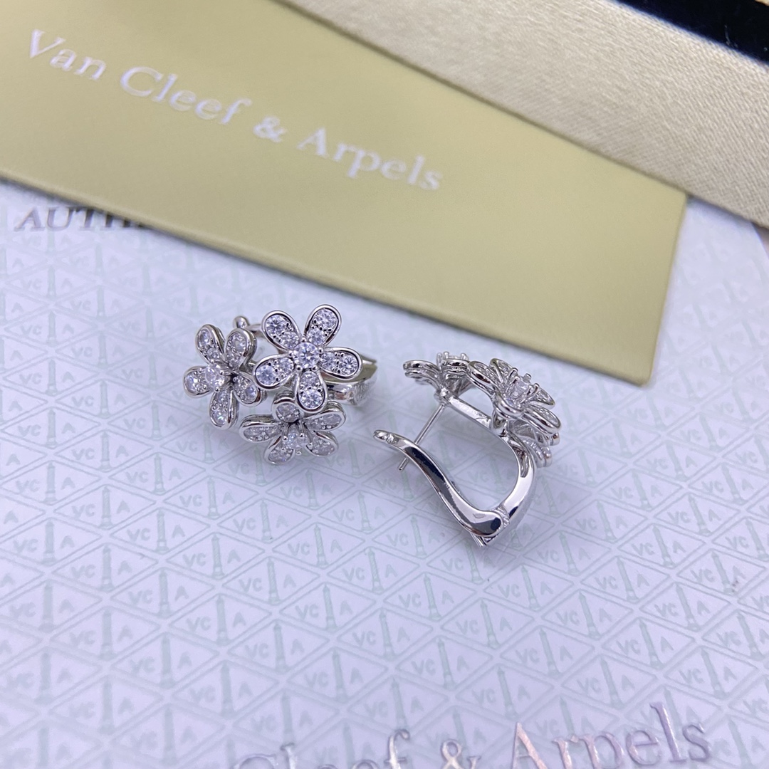 Van Cleef & Arpels Earrings New Three-in-One Fully Diamond-Studded Flower Earrings