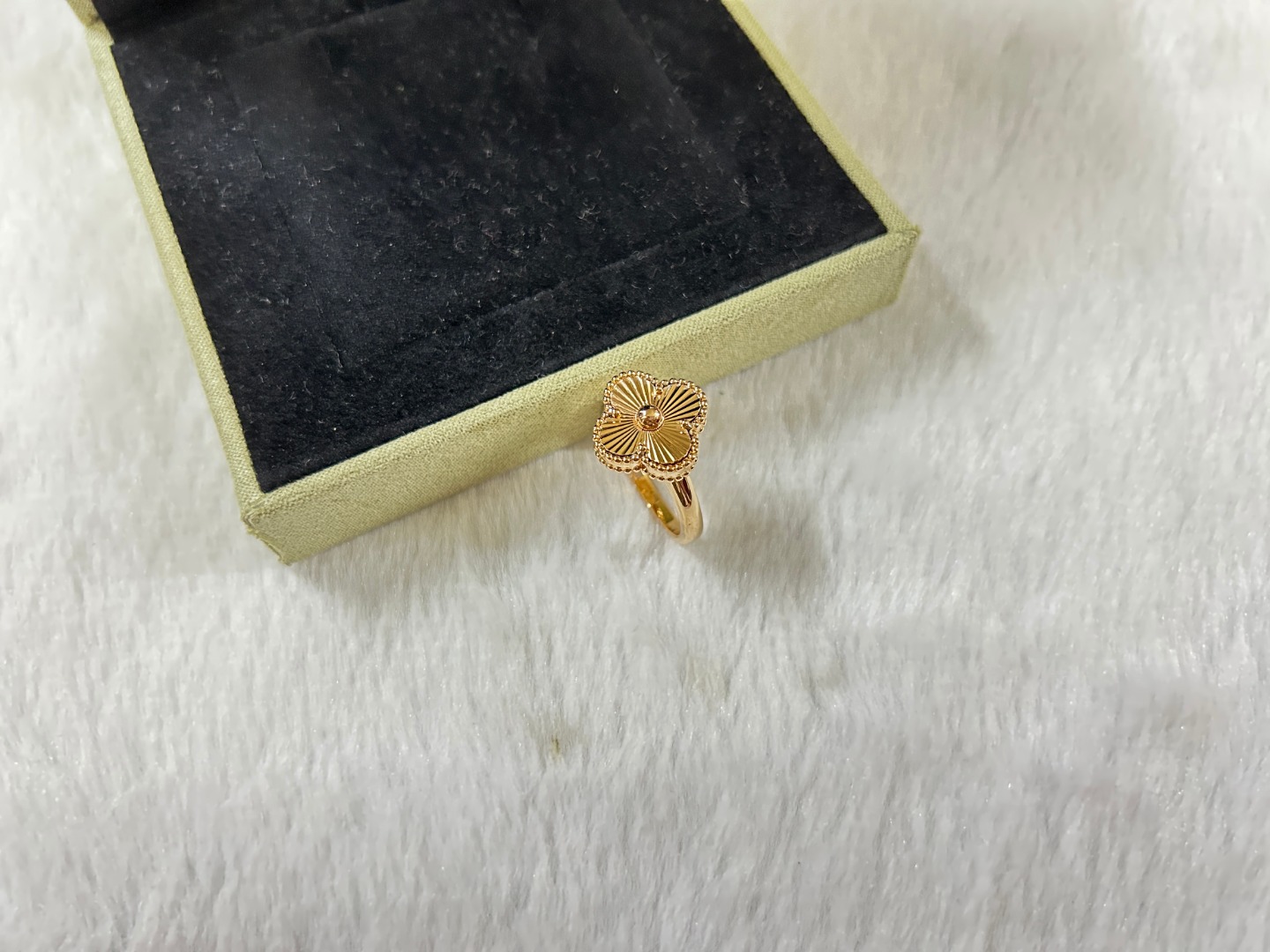 VCA Van Cleef & Arpels Laser Ring