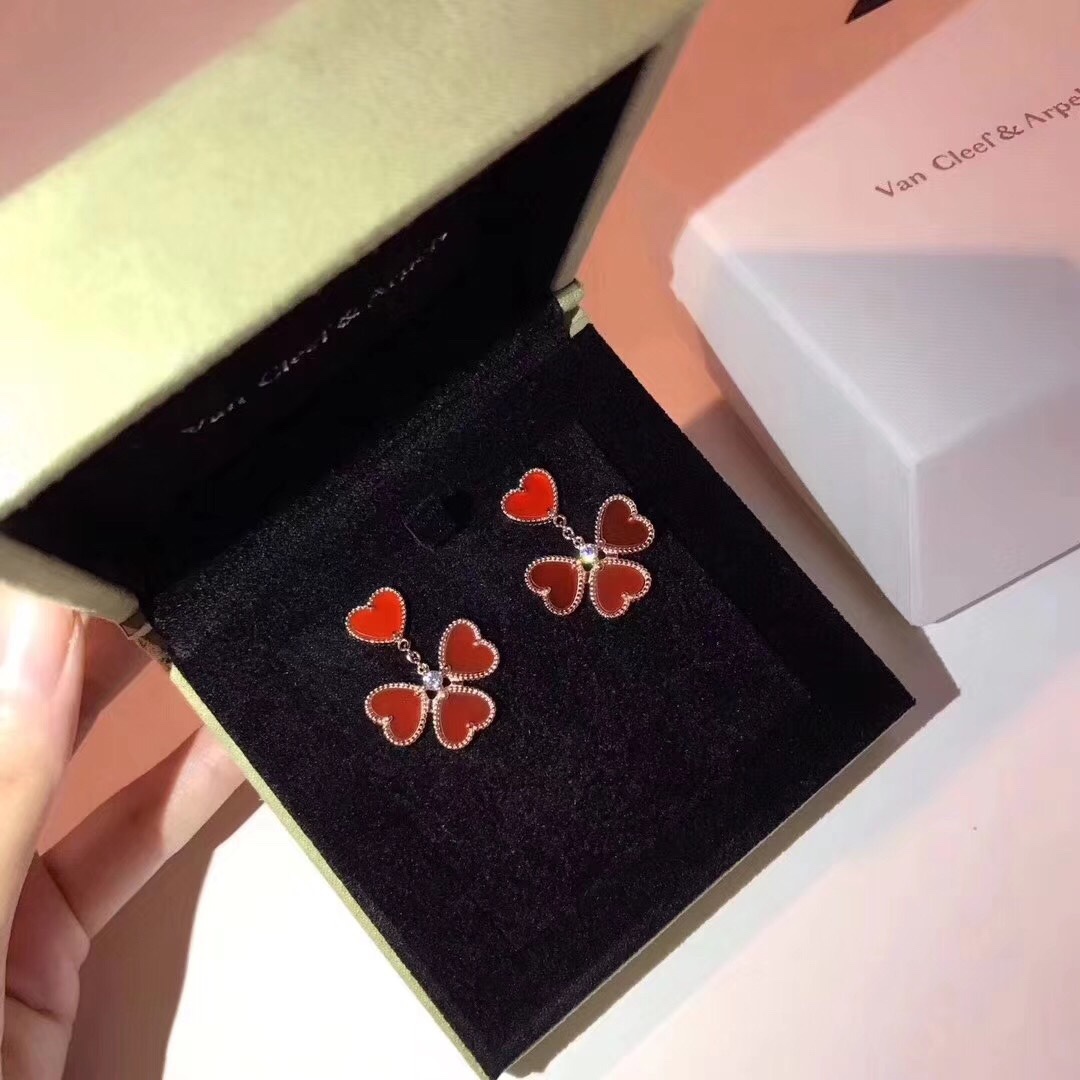 Van Cleef & Arpels Earrings 4❤️ Heart Stud Earrings with Dangles, Exquisitely Crafted High-Quality Version. Colors: Rose Gold, Yellow Gold, Red Carnelian, White Mother-of-Pearl, Peacock Turquoise. Available in Stock. Item Number: DJ525050450