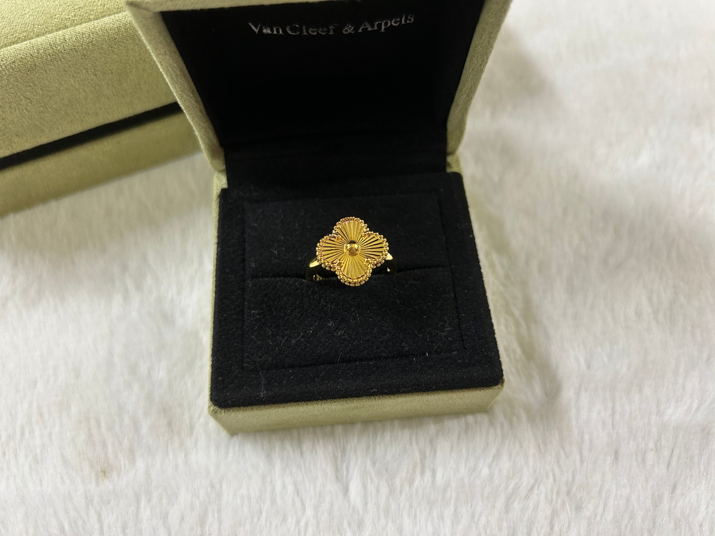 VCA Van Cleef & Arpels Laser Ring