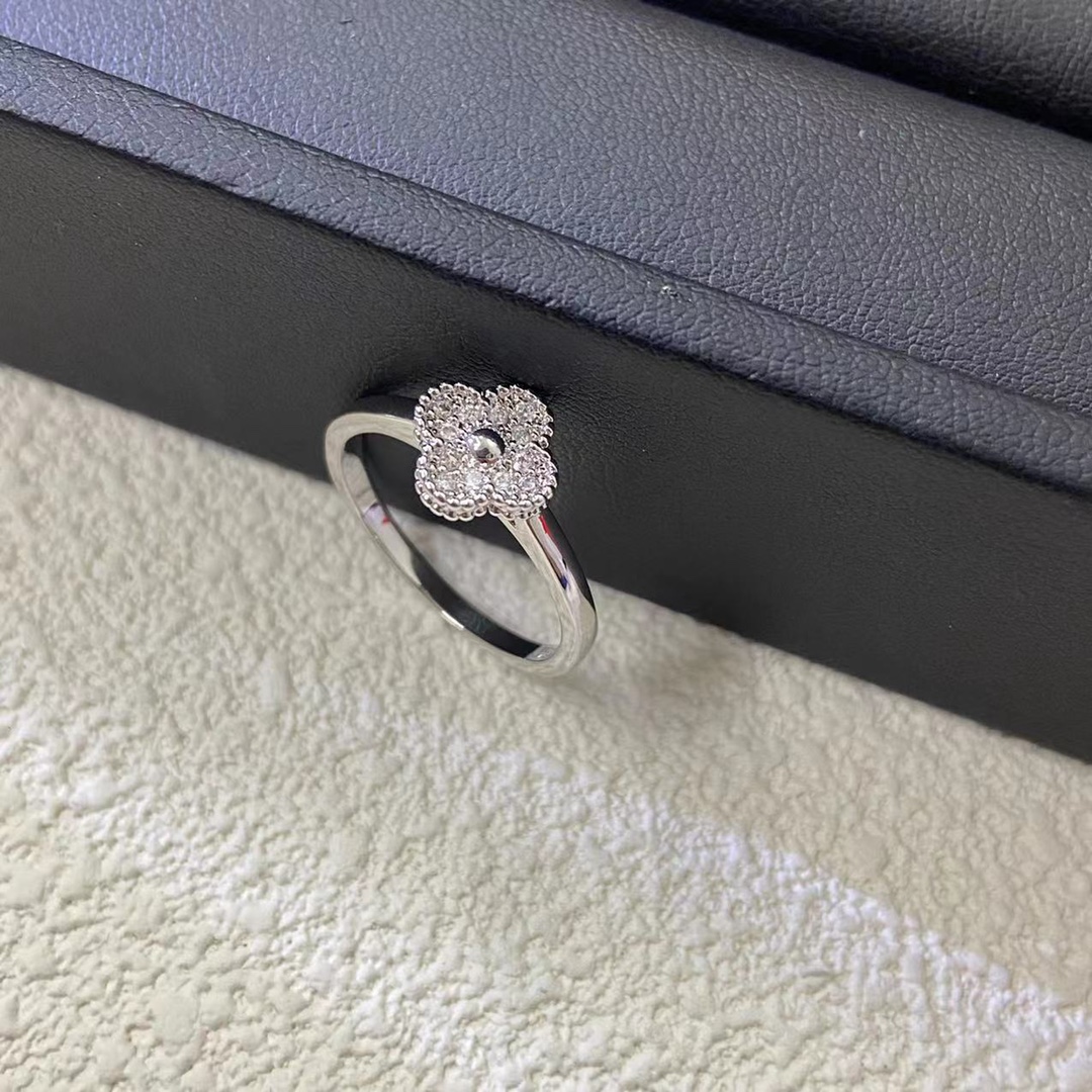 Van Cleef & Arpels Ring Mini Pavé Four-Leaf Clover Ring