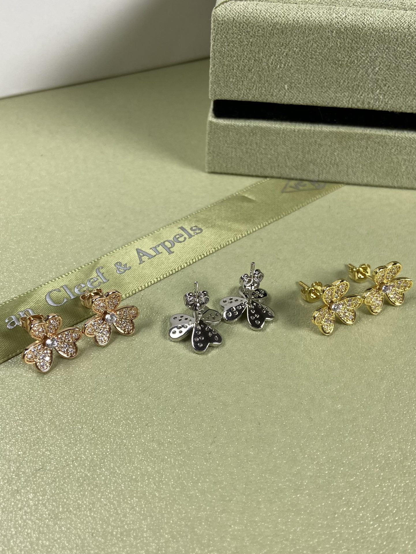 Van Cleef & Arpels Earrings VCA Clover Full Diamond Studs White Gold, Yellow Gold, Rose Gold